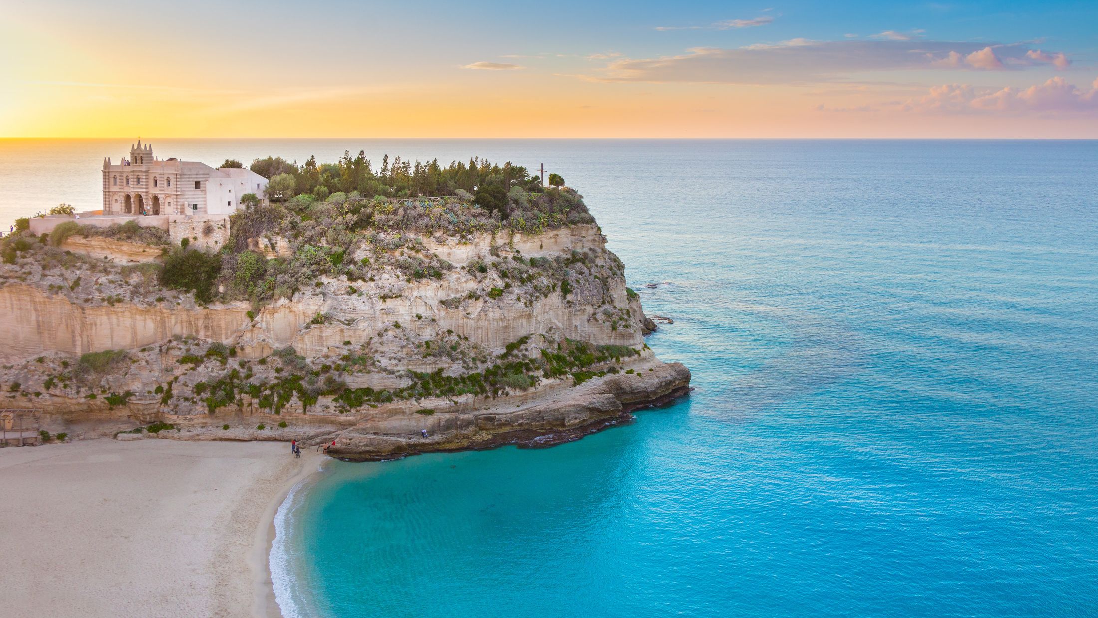 003453-Tropea-Calabria-shutterstock-567932740-Hybris