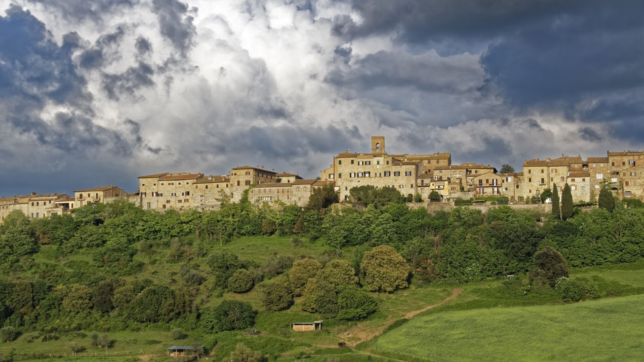 001297-Casole-DElsa-Pixabay-3612591-Hybris