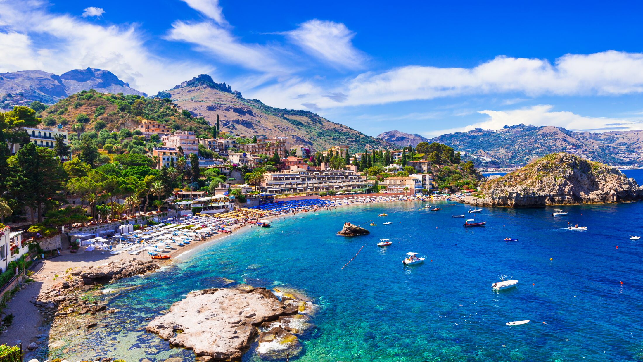 Spiaggia e riserva naturale di Isola Bella a Taormina