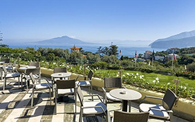 Grand-Vesuvio-2024-Bar-Terrace-001-105028-edit