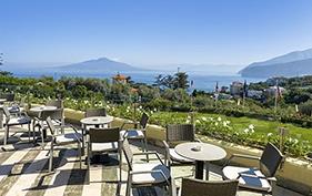 Grand-Vesuvio-2024-Bar-Terrace-001-105028-edit