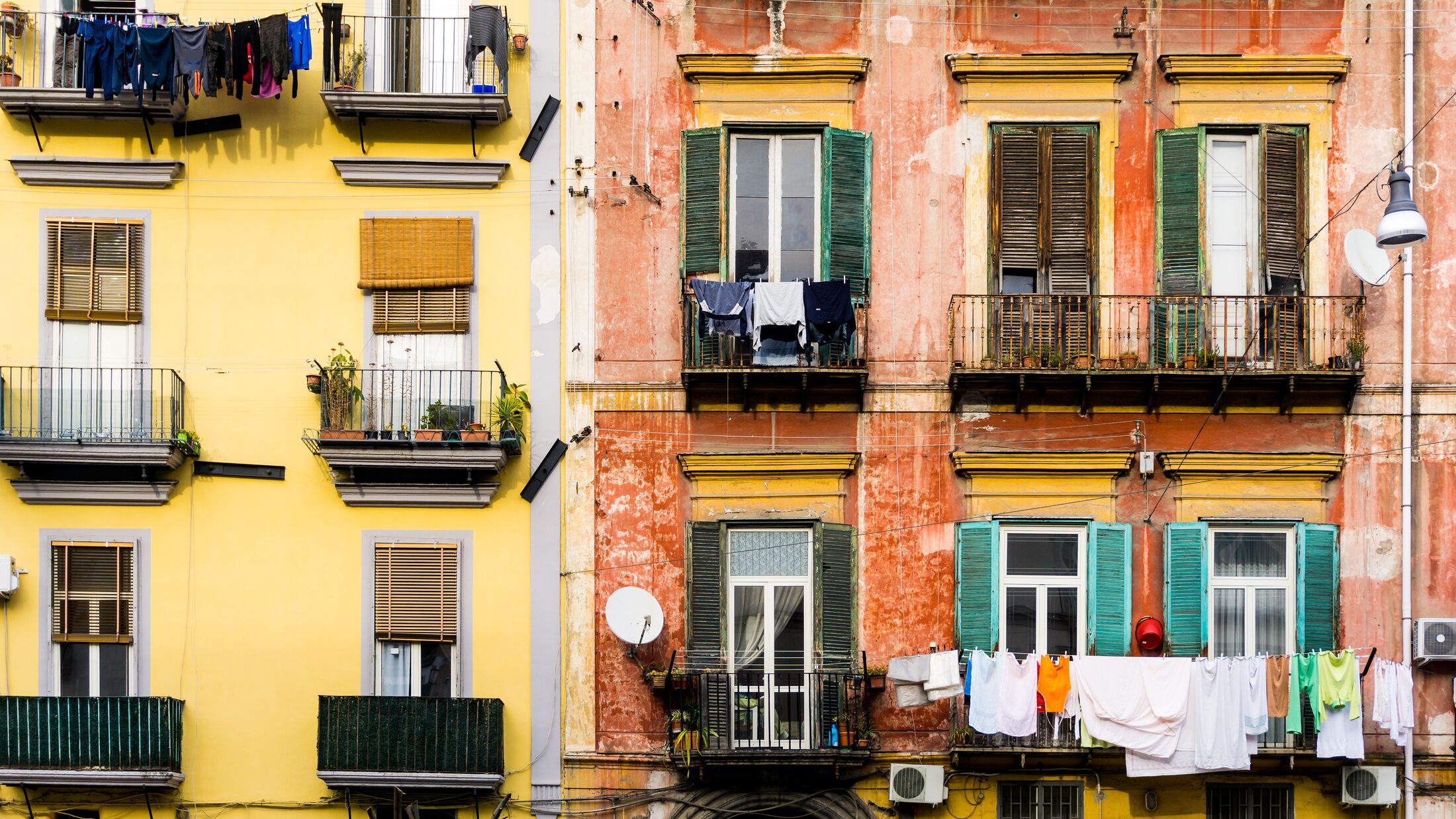 Spaccanapoli, Naples