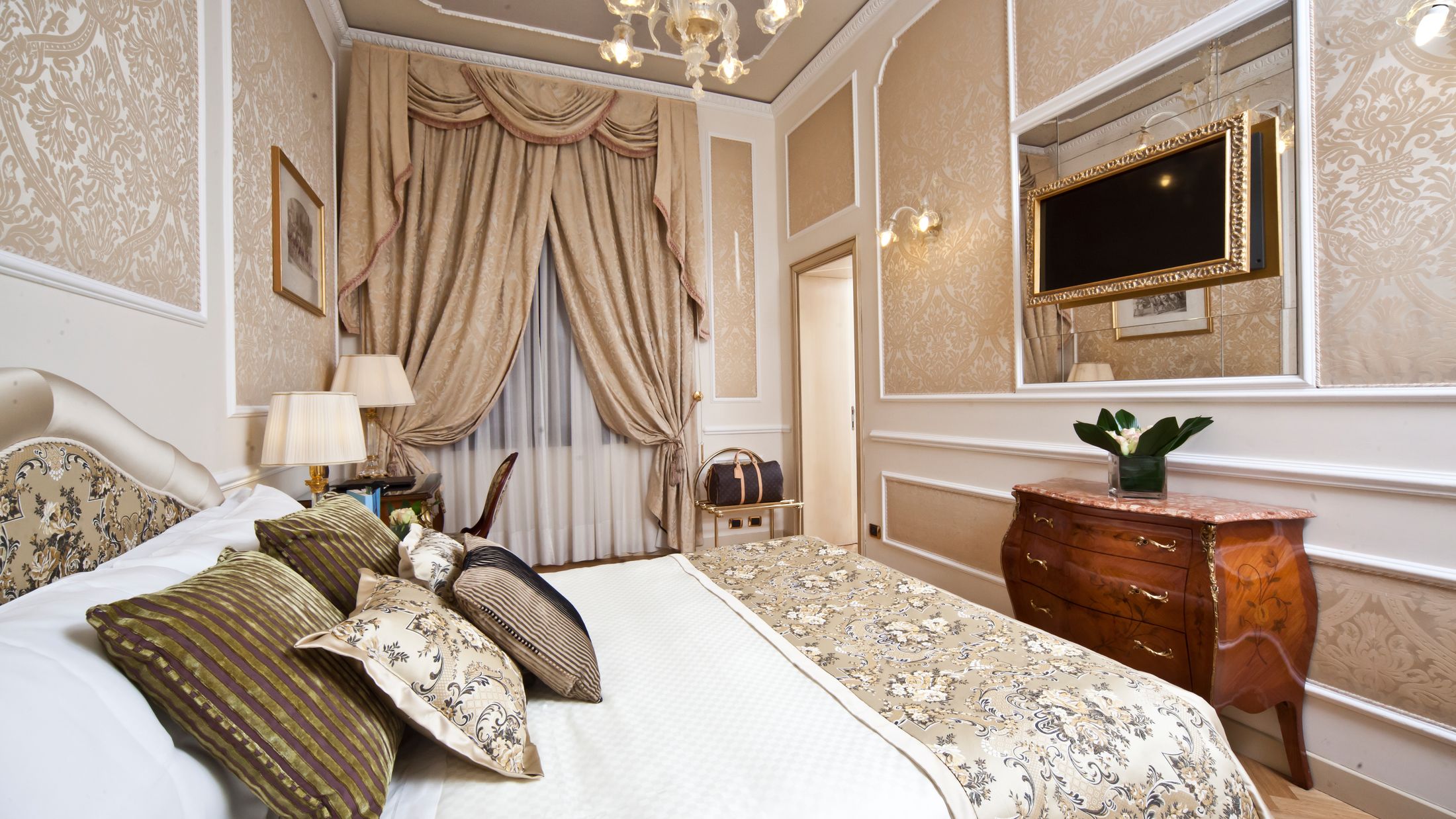 BLQ.A.2015.114840.054-Hybris