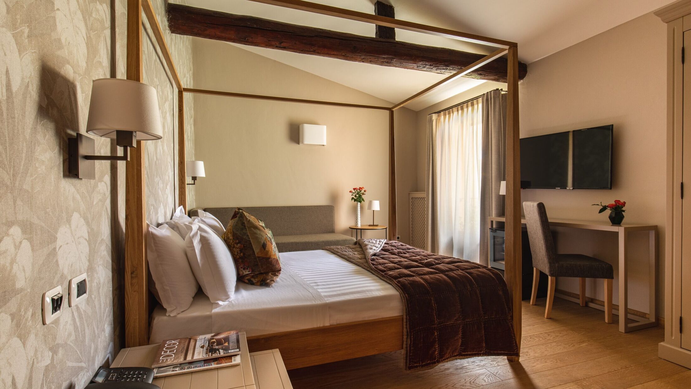 Porta-San-Mamolo-2024-Deluxe-Room-005-120954-Hybris