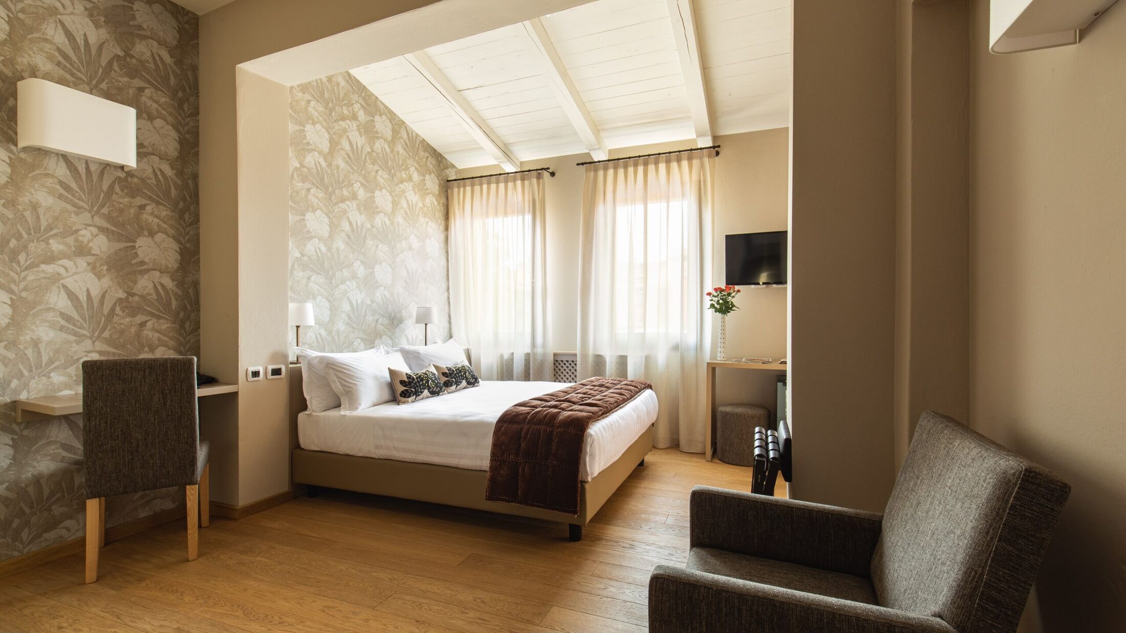 Porta-San-Mamolo-2024-Superior-Room-002-120954-Hybris