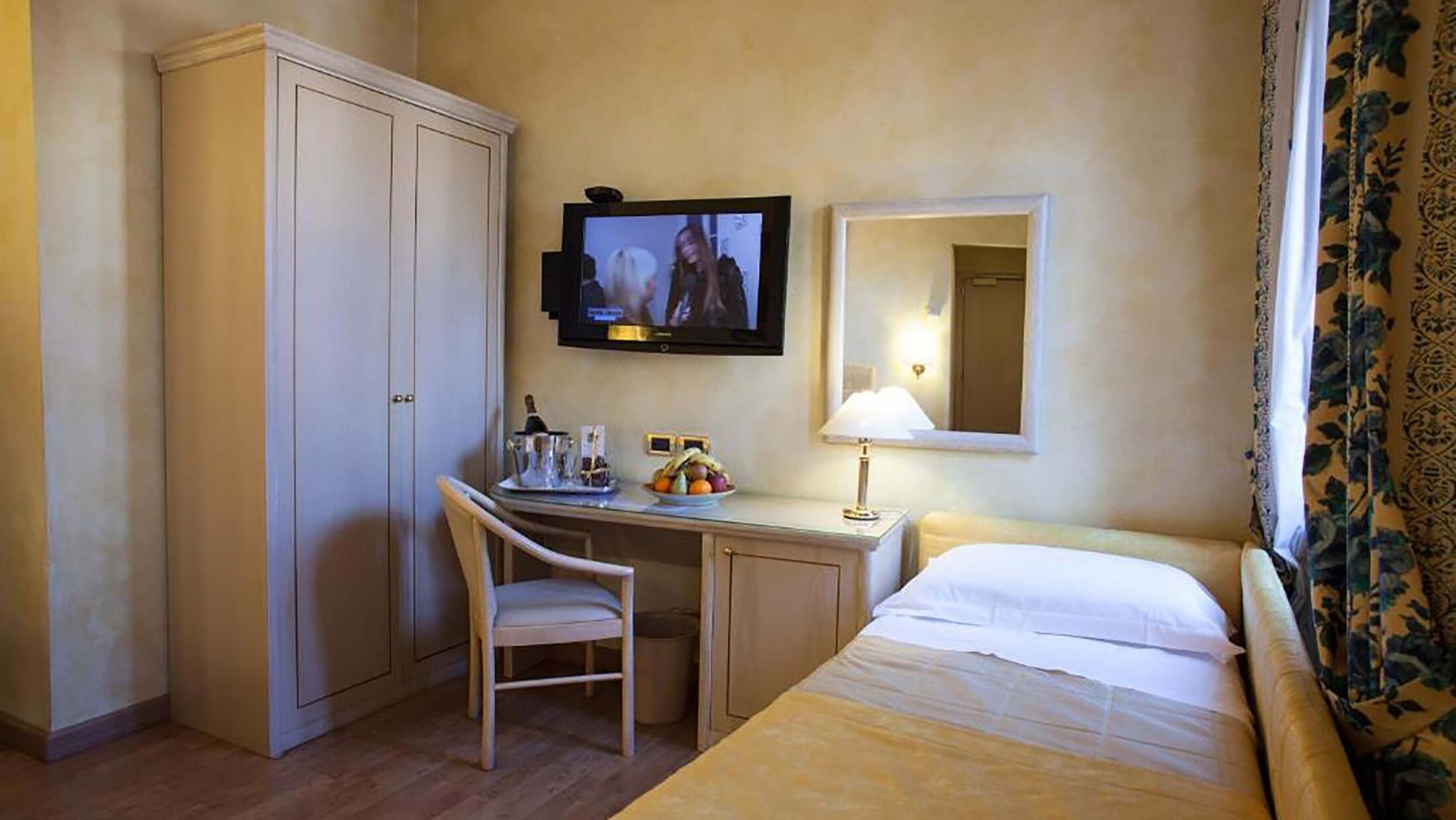 117753-Single-Room-001-Hybris