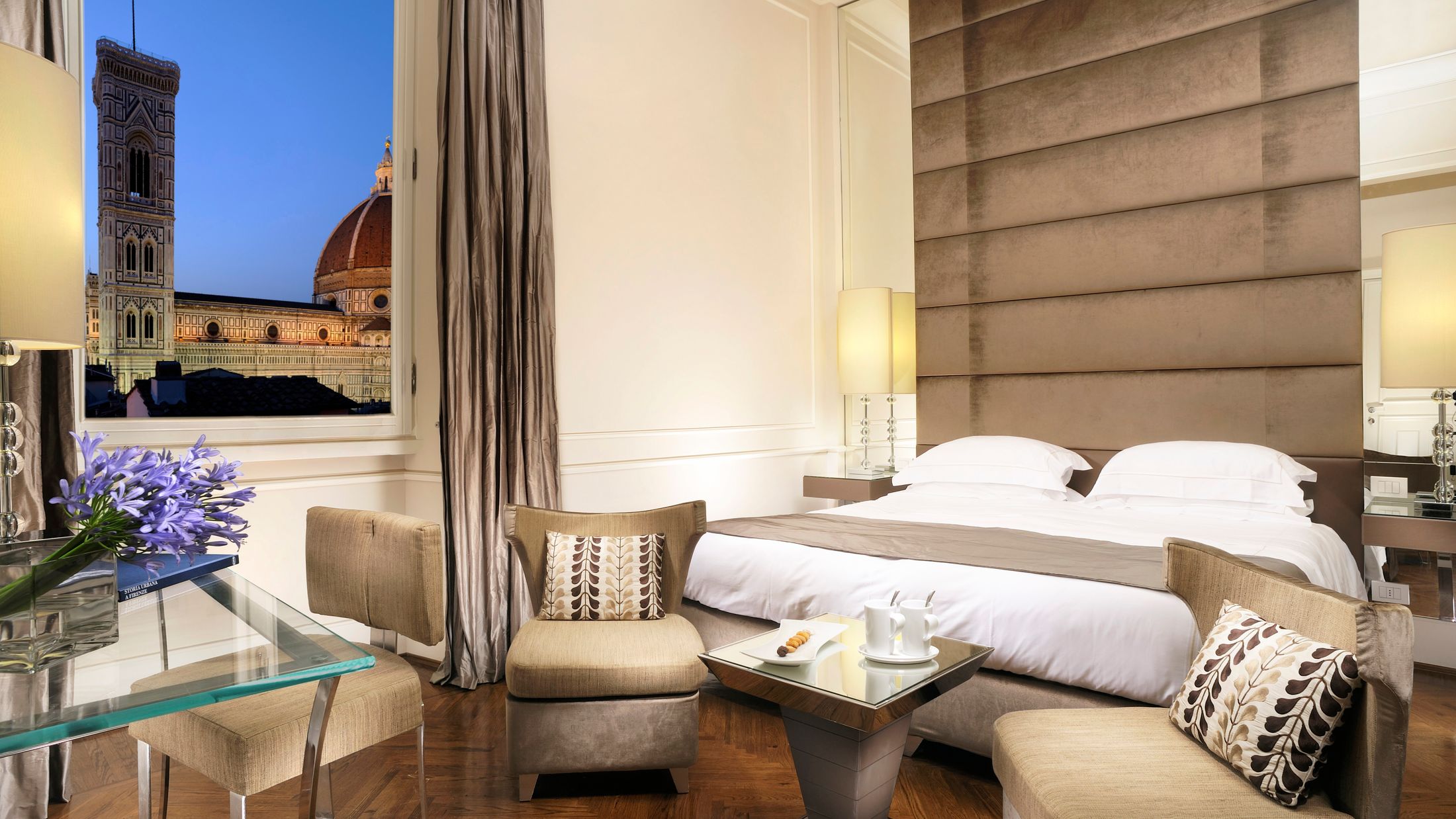 105231-Deluxe-Side-View-of-Duomo-and-Campanile-001-Hybris