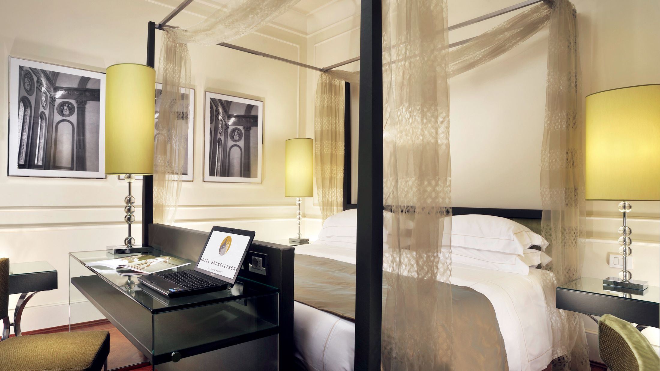 PSA.A.2010.105231.033.jpg-Hybris