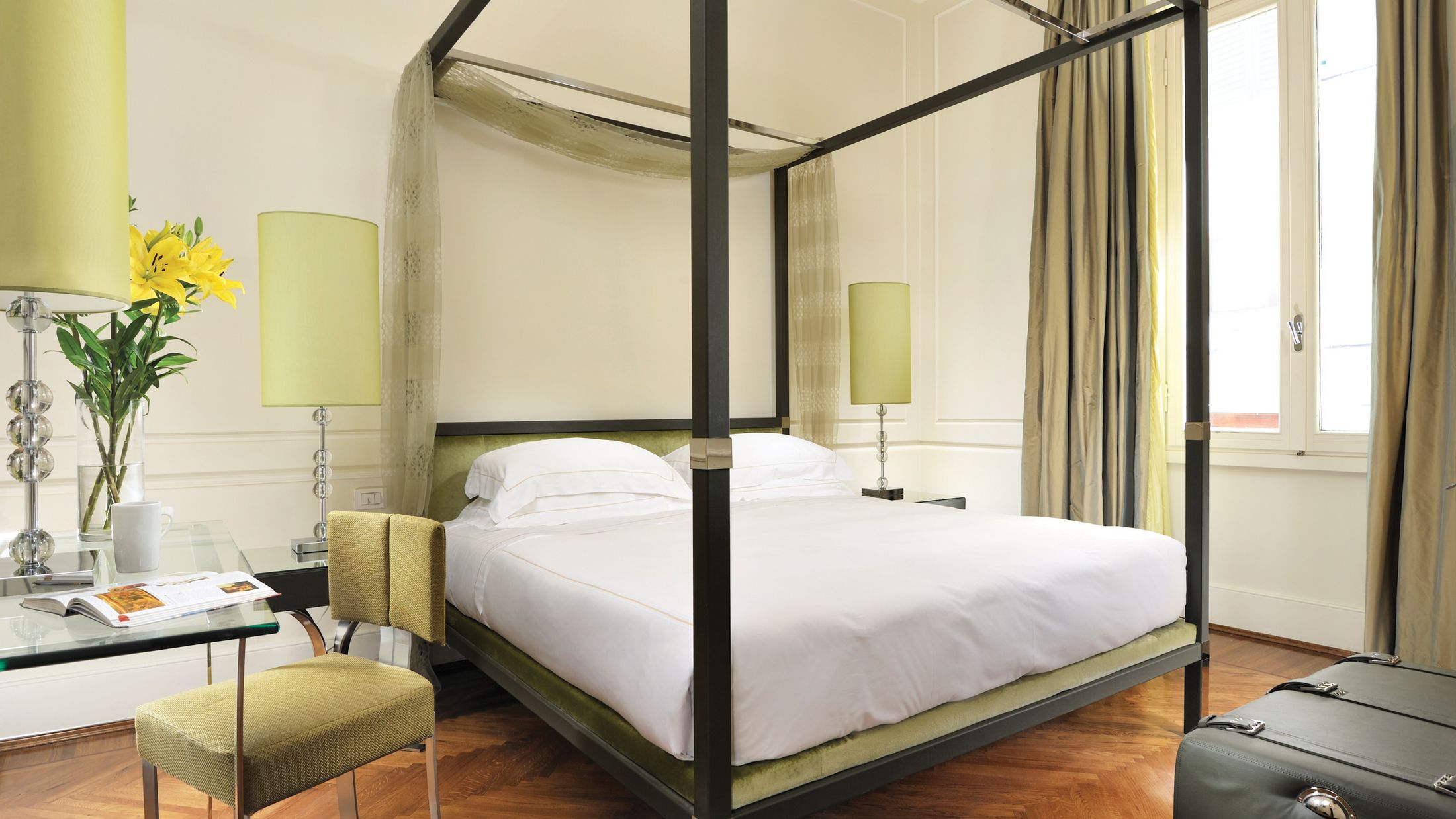 PSA.A.2011.105231.046.jpg-Hybris