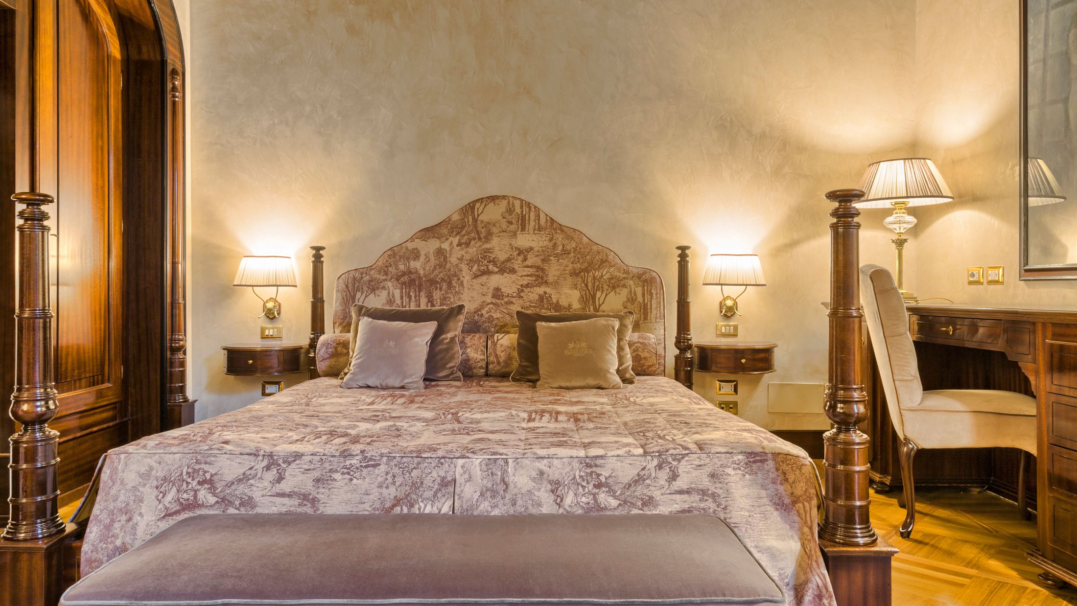 114886-DeLuxe-Double-001-Hybris