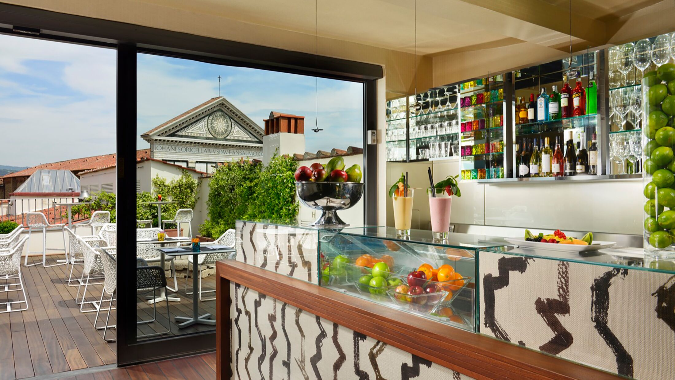 Minerva-2024-Morning-Pool-Bar-001-120724-Hybris