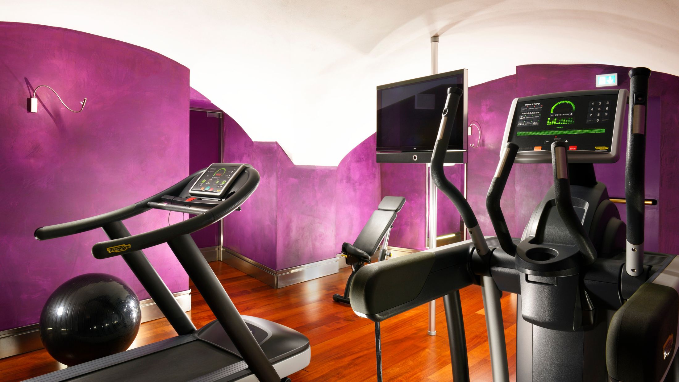 119073_Gym_001-Hybris