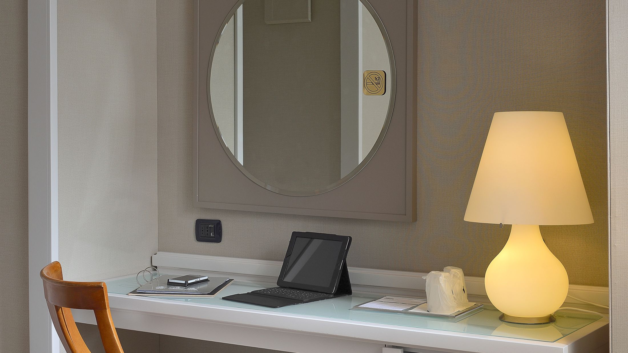 NAP.A.2014.119348.018.jpg-Hybris