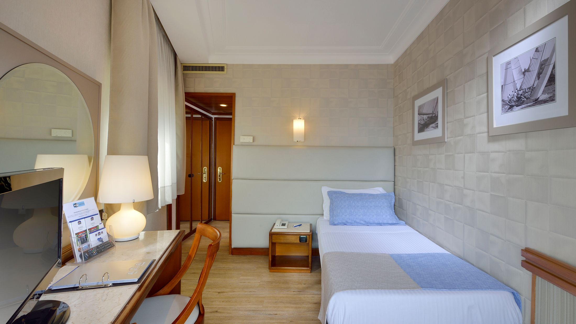 NAP.A.2015.119348.020.jpg-Hybris