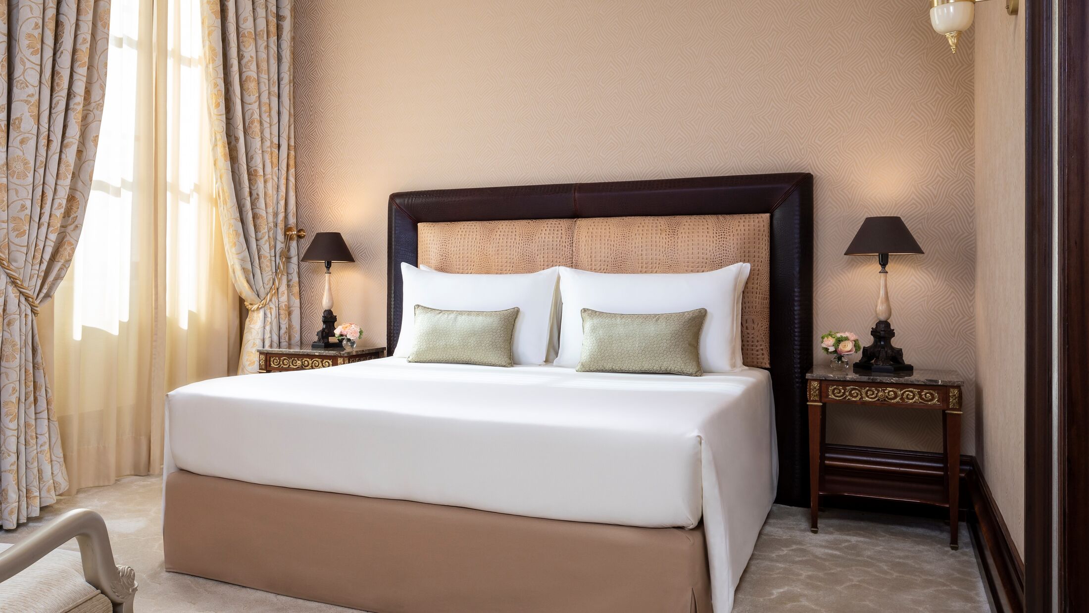 Anantara-Palazzo-Naiadi-2023-Deluxe-Room-002-121923-Hybris