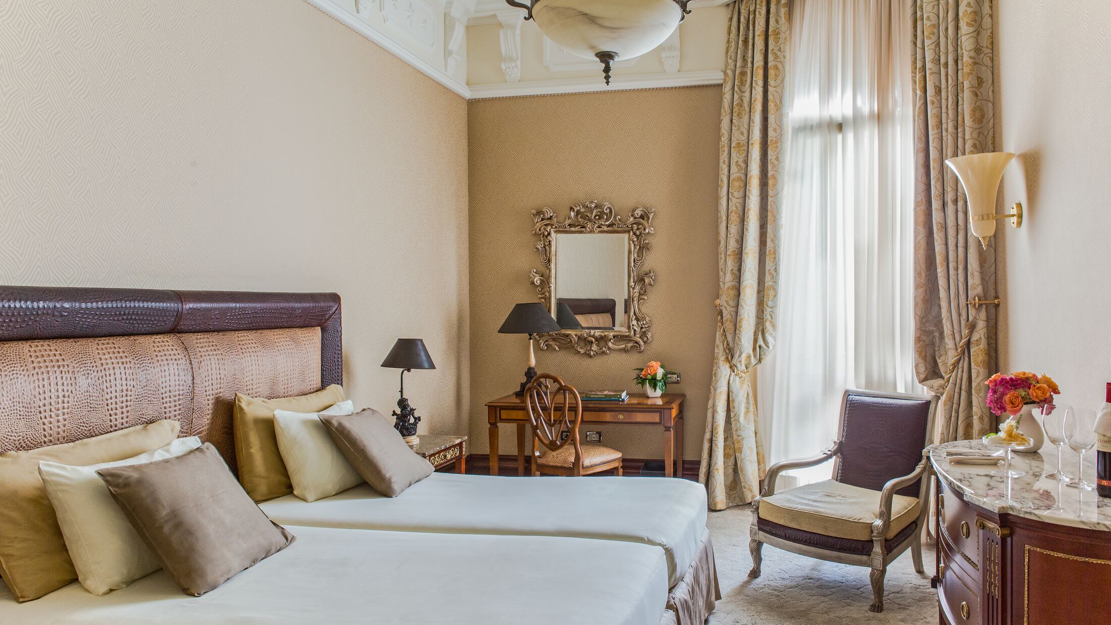 Anantara-Palazzo-Naiadi-2023-Premium-Room-002-121923-Hybris