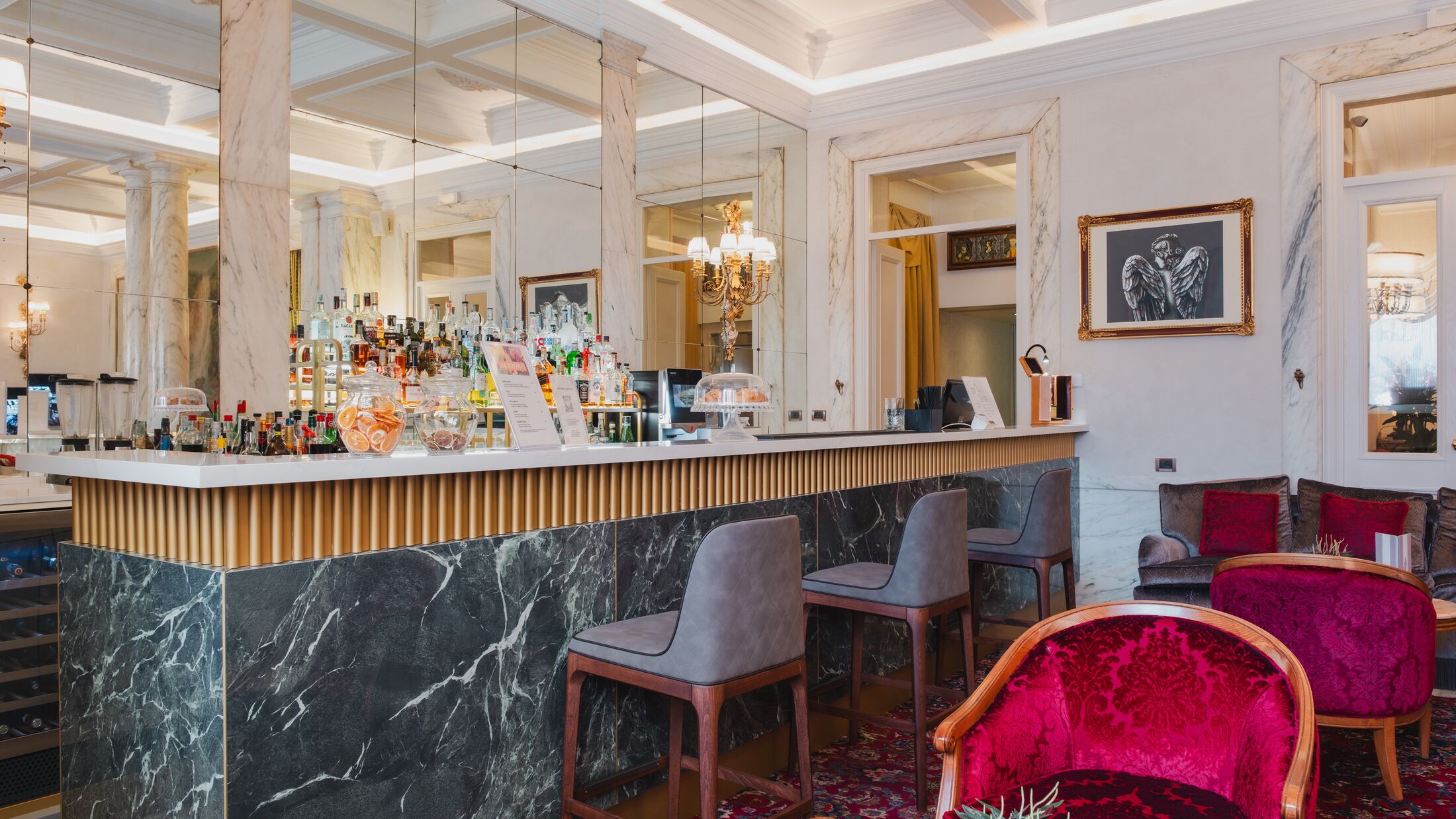Colonne Bar