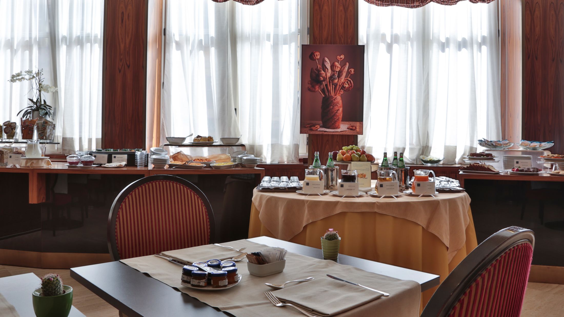 120462_Breakfast_Room_001-Hybris