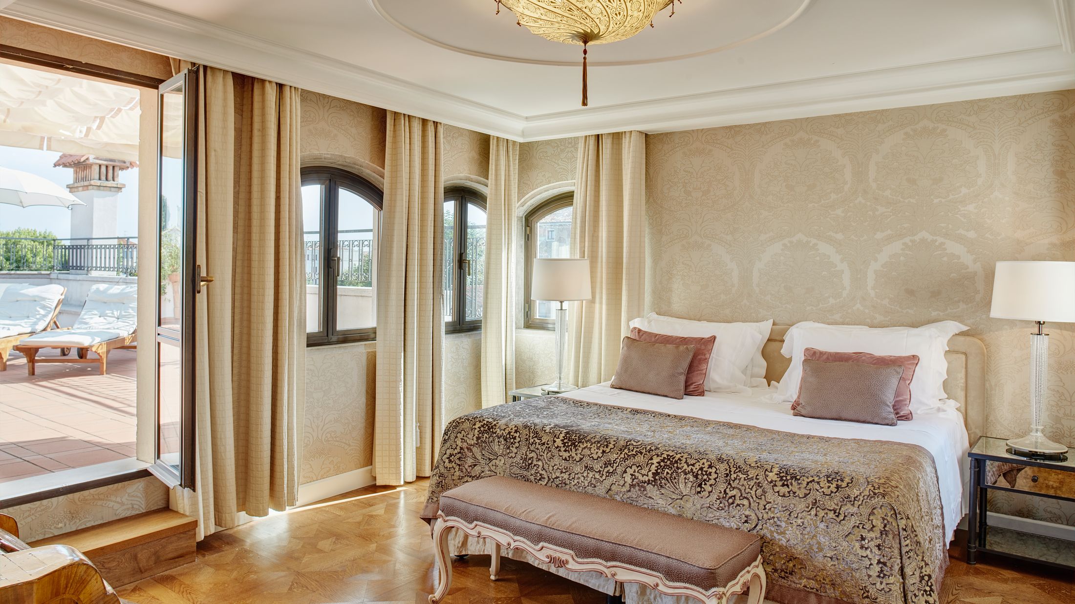 114900-Garden-View-Suite-001-Hybris