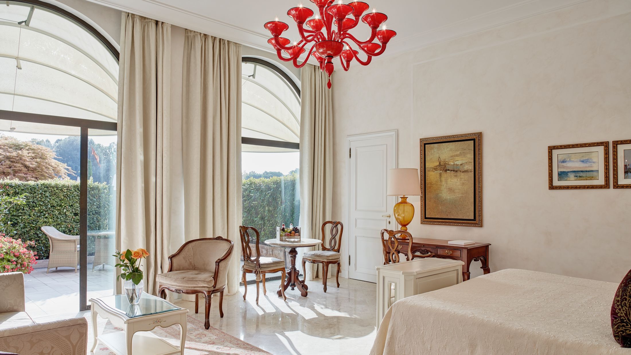 114900-Junior-Suite-Pool-View-002-Hybris