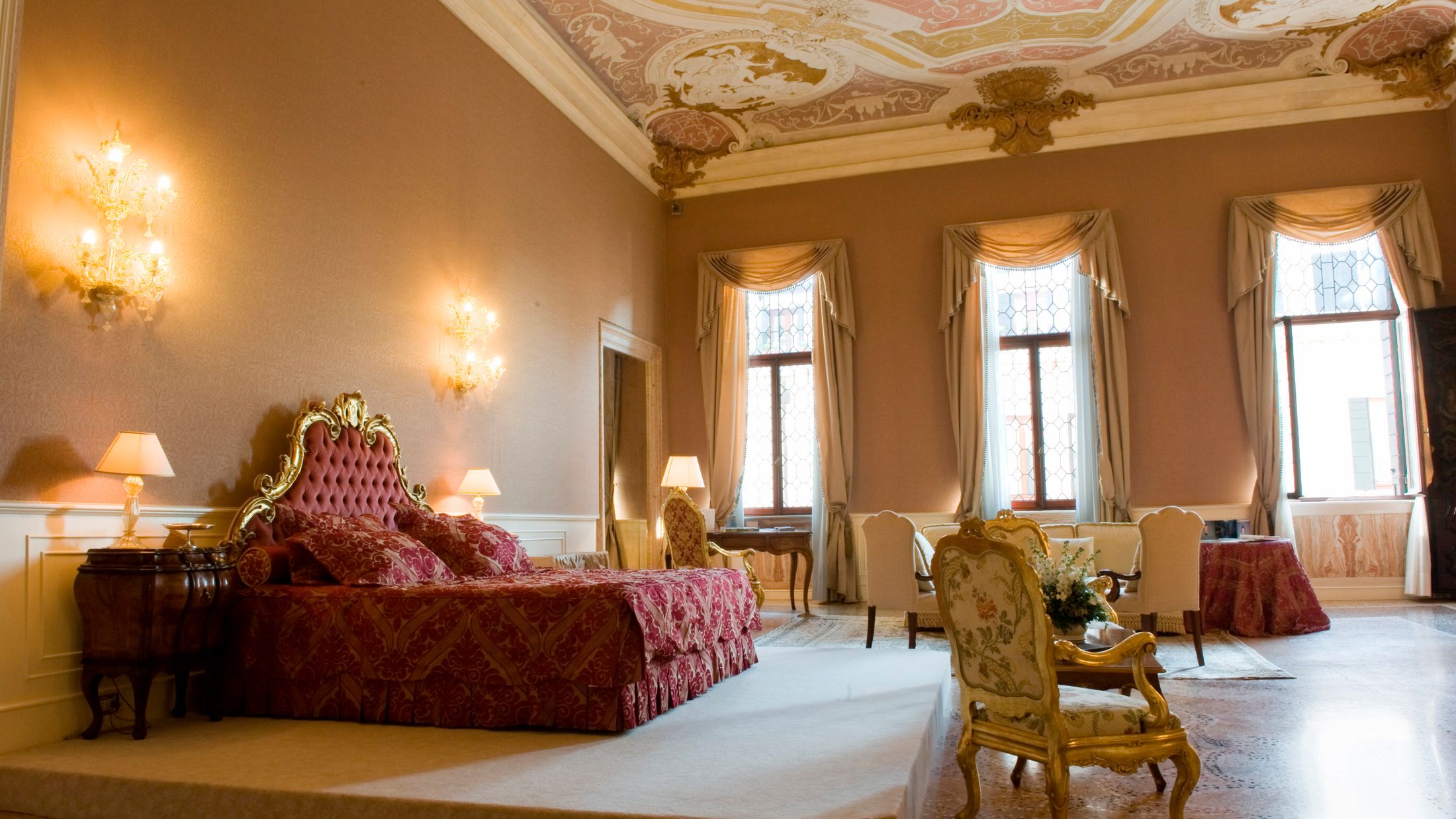 117394-Ricci-suite-001-Hybris