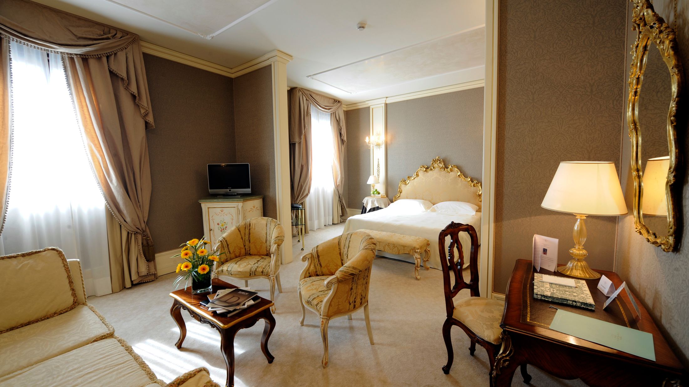 VCE.A.2013.117394.028-Hybris