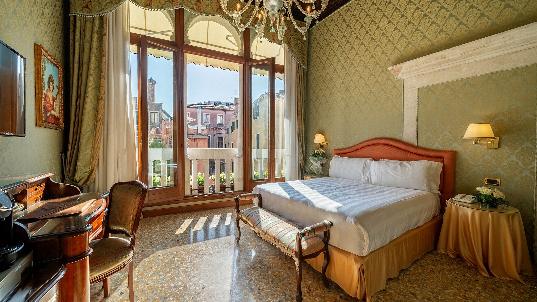 Colombina-2023-Junior-Suite-Canal-View-003-114889-Hybris