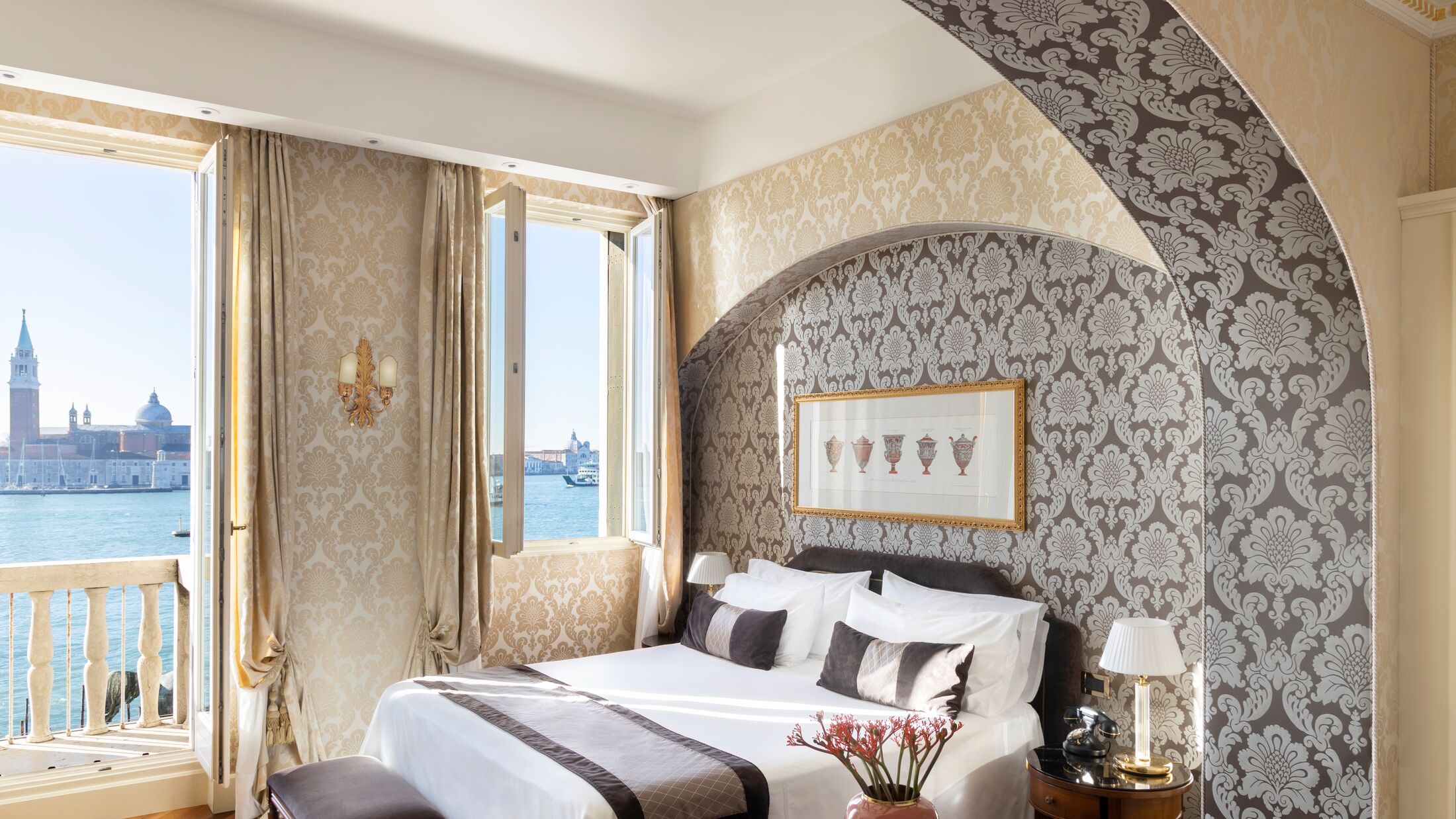 Junior Suite with Lagoon View