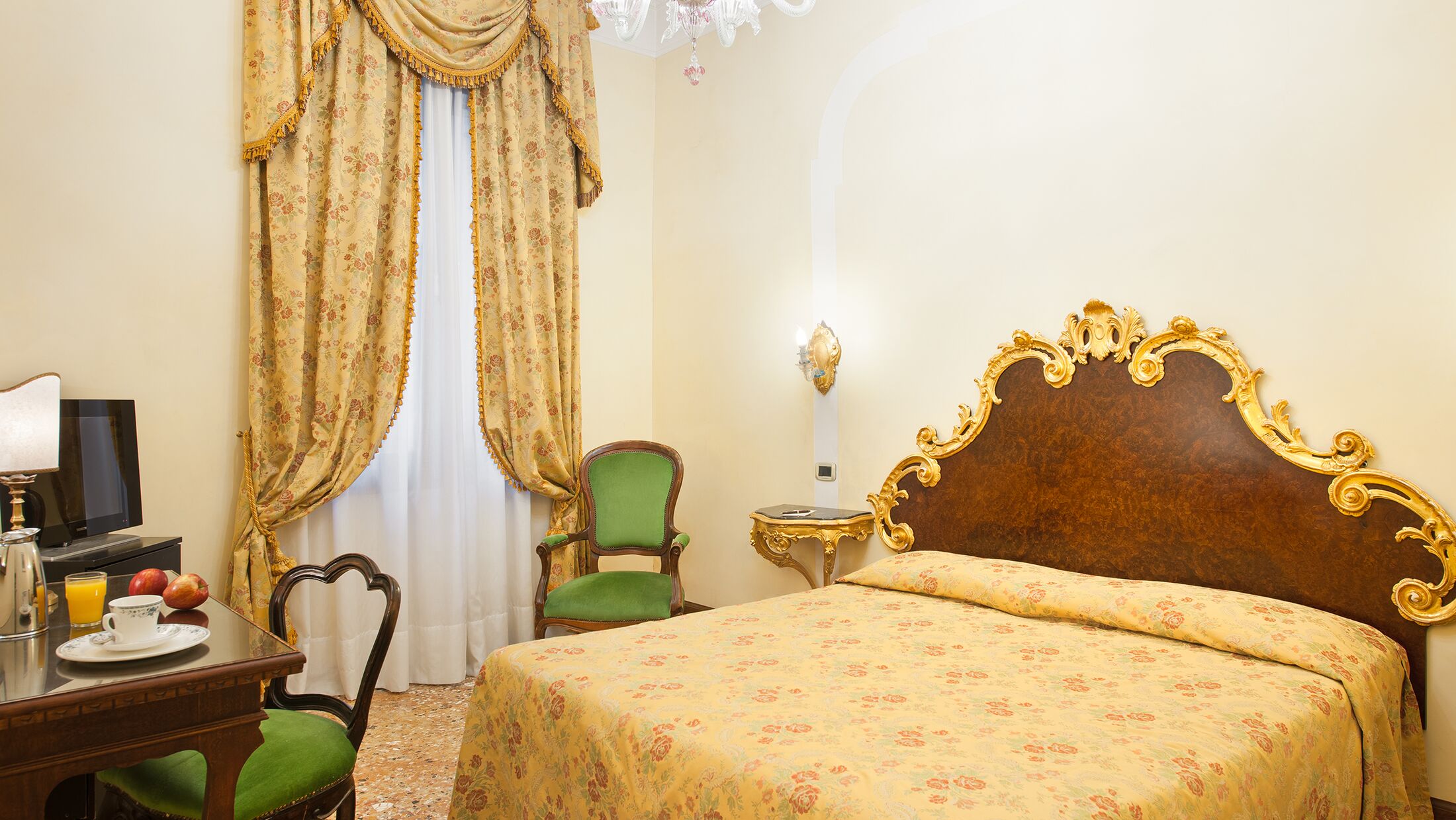 San-Cassiano-CaFavretto-Double-Standard-Room-001-114899-Hybris