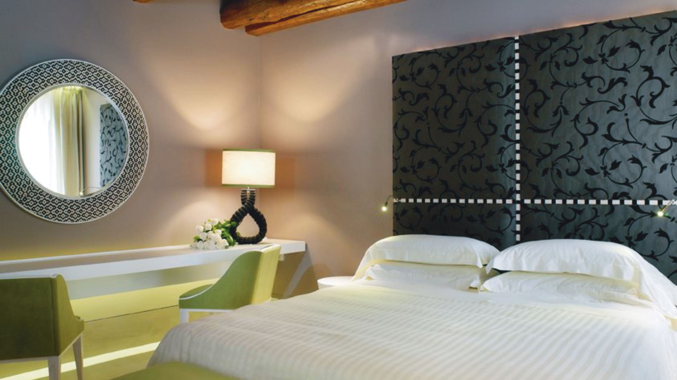 VCE.A.2011.119127.004-Hybris