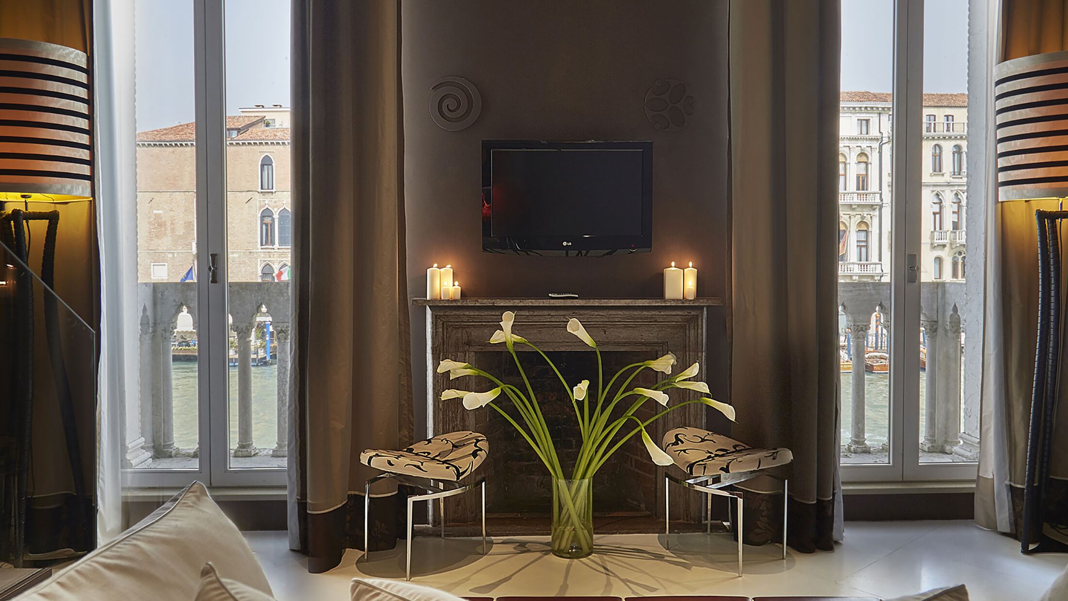 Sina-Centurion-Palace-2022-Superior-Suite-Bilevel-Grand-Canal-View-002-119127-Hybris