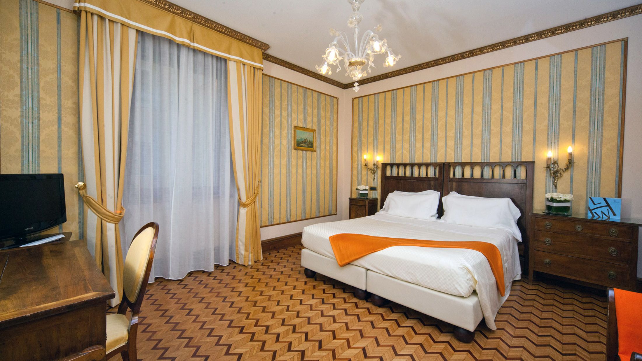 VRN.A.2015.114916.039-Hybris