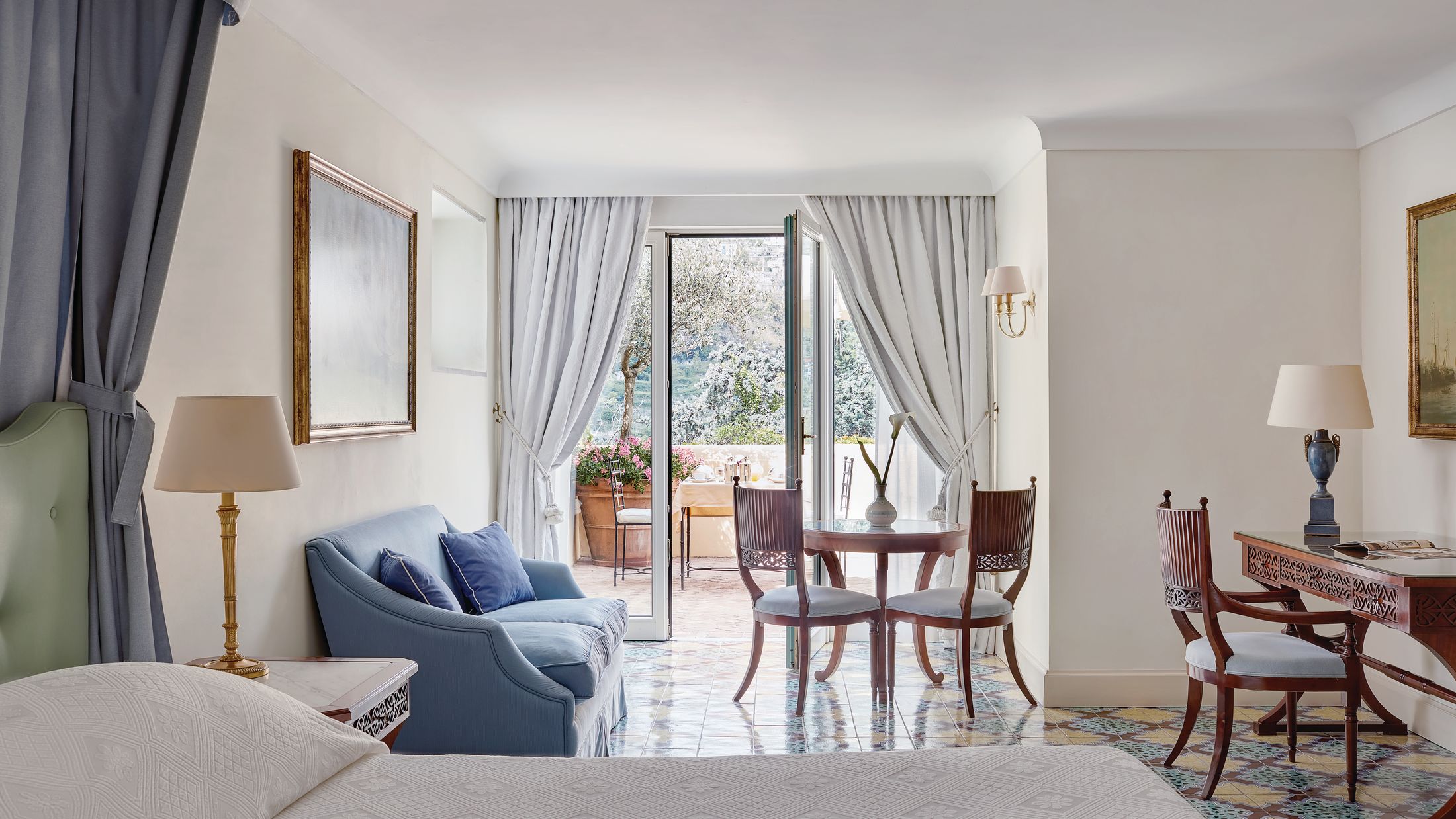 114957-Double-Superior-Room-001-Hybris