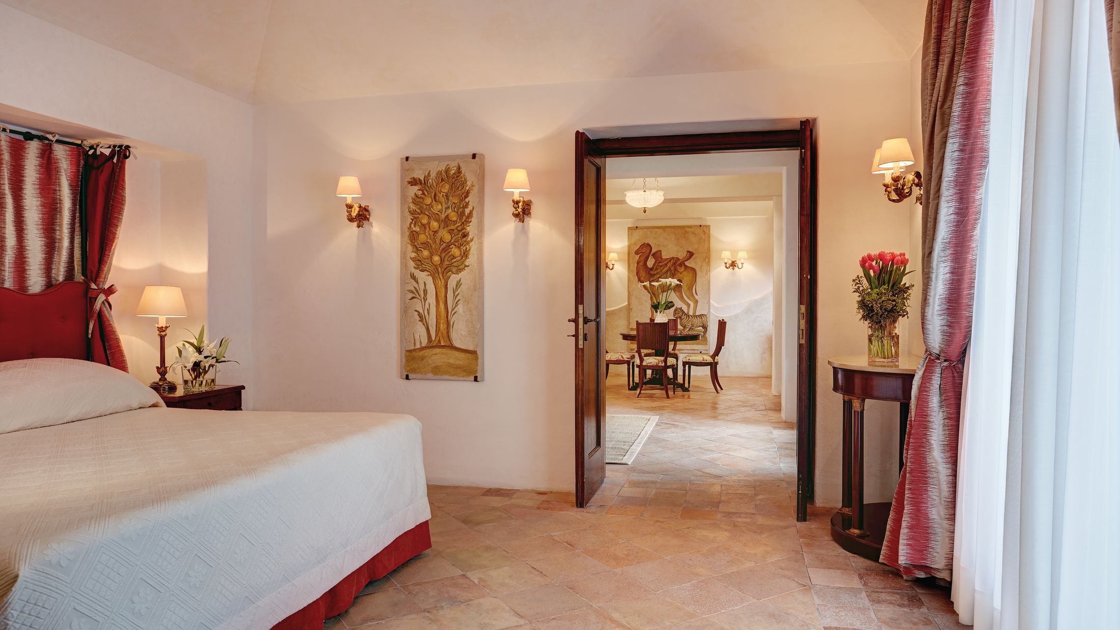 114957-Exclusive-Suite-002-Hybris