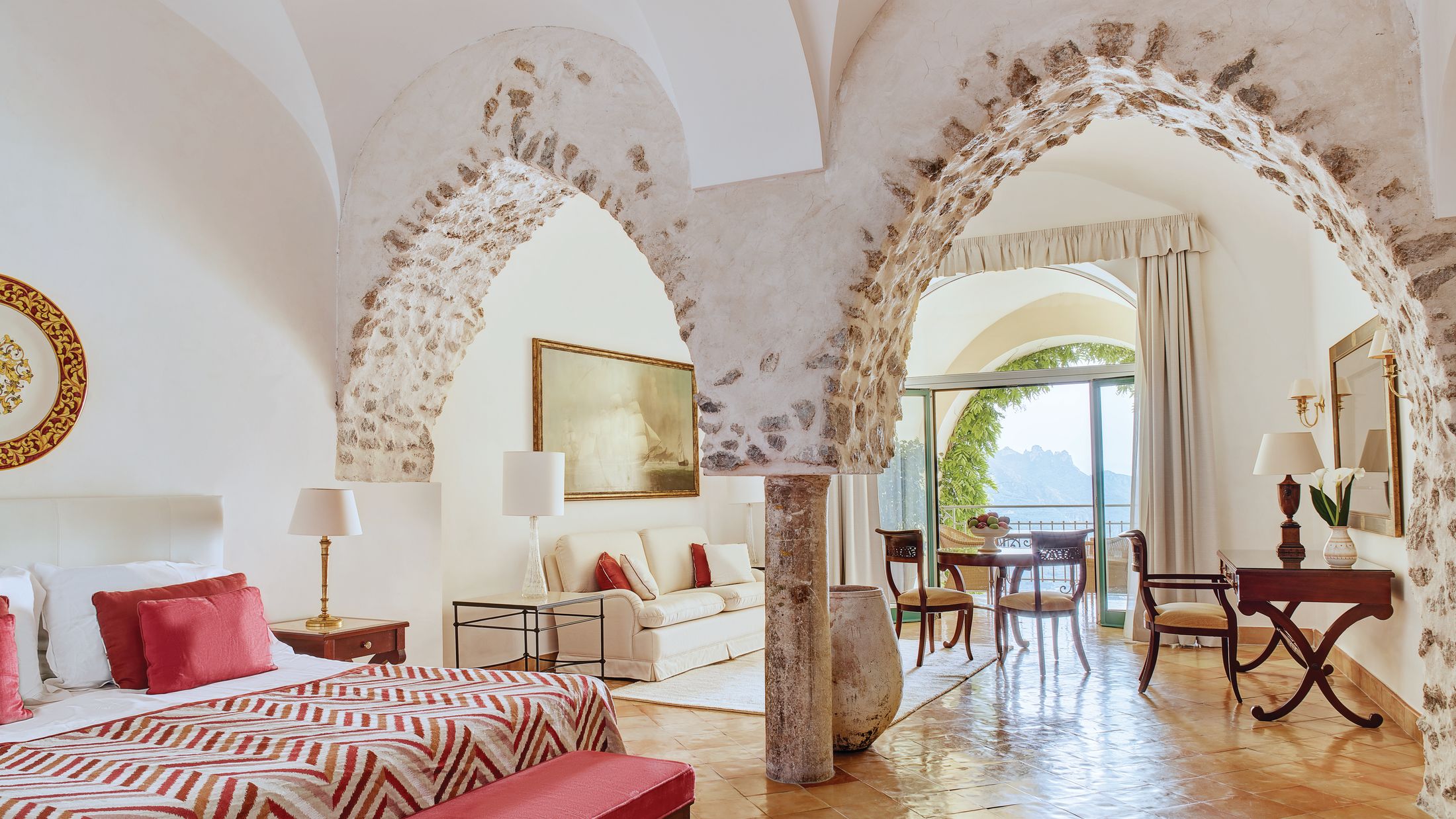 114957-Executive-Junior-Suite-001-Hybris