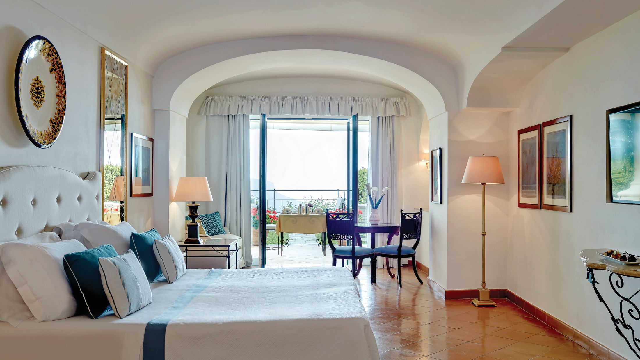 114957-Executive-Junior-Suite-002-Hybris