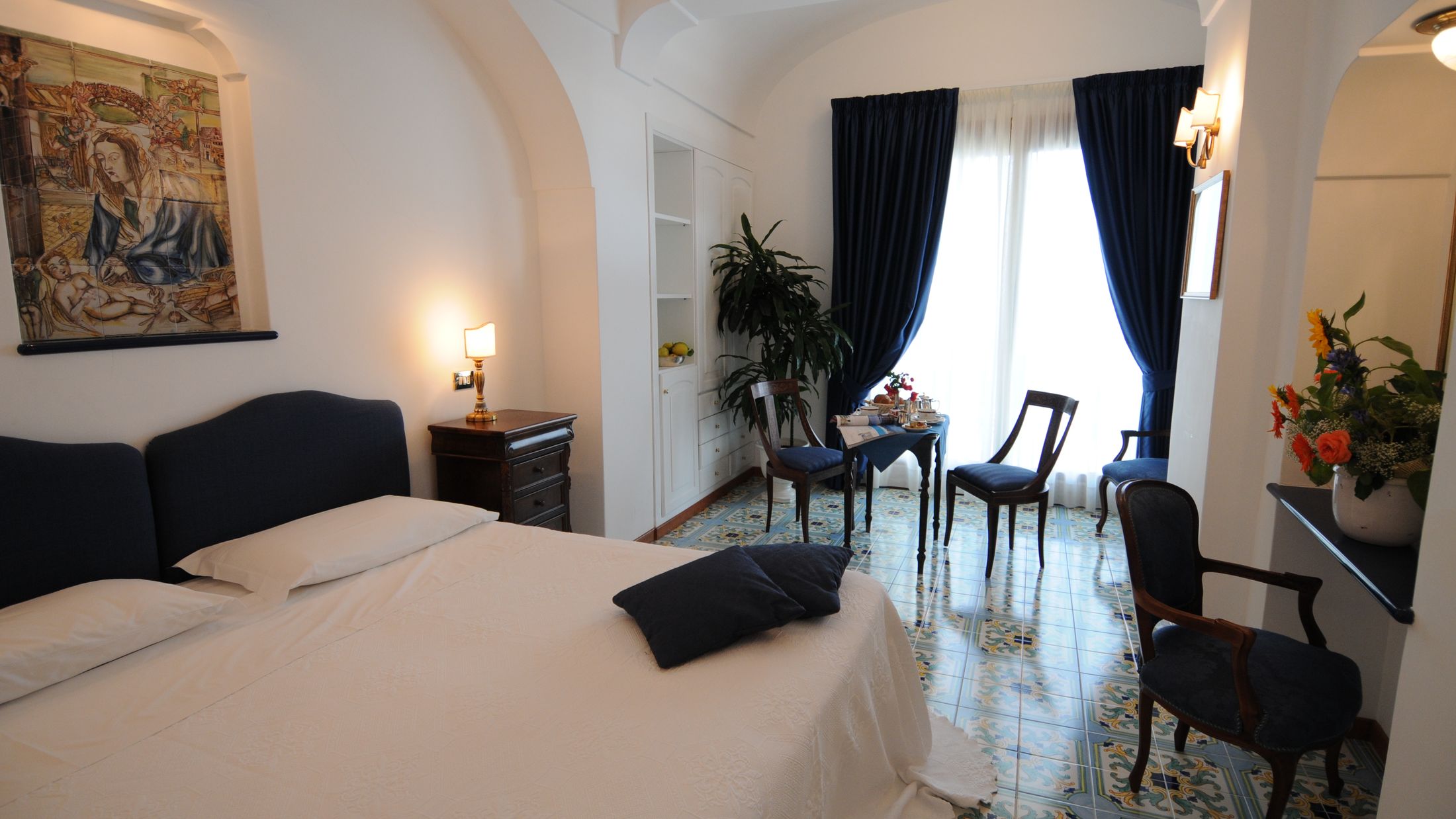 115076-standard-room-002-Hybris