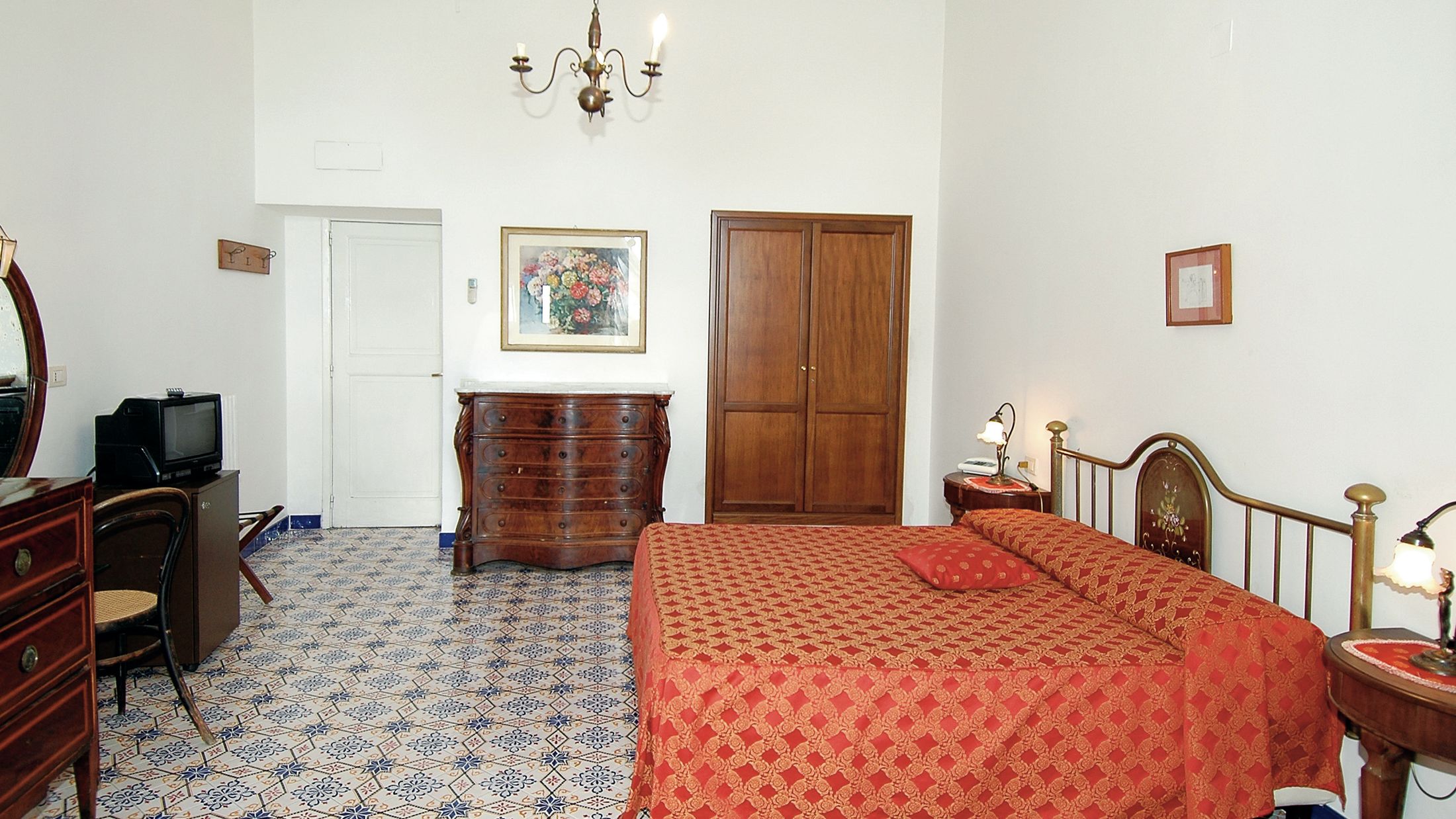 NAP.A.2009.117822.015.jpg-Hybris