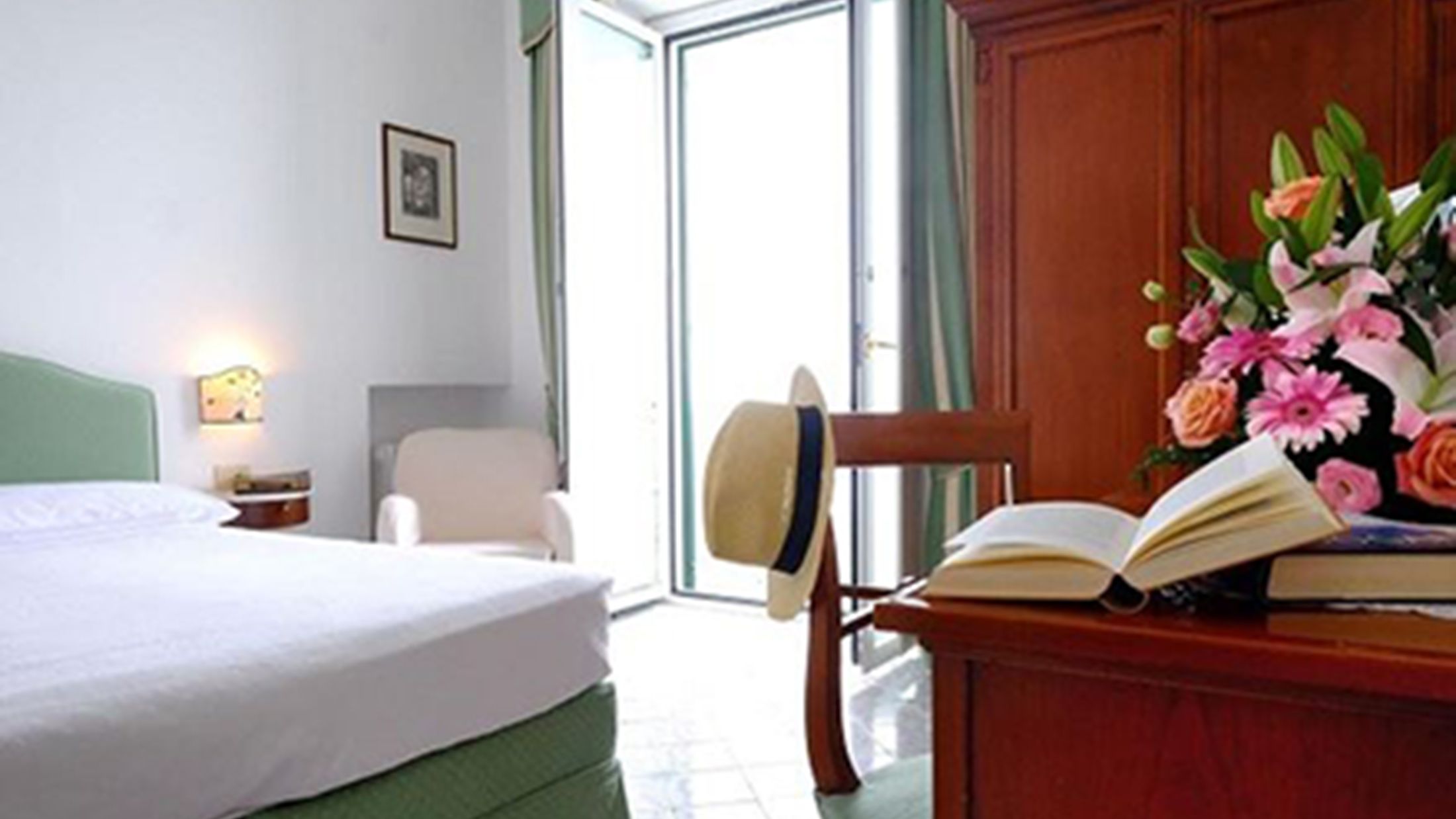 115074-Standard-Room-001-Hybris