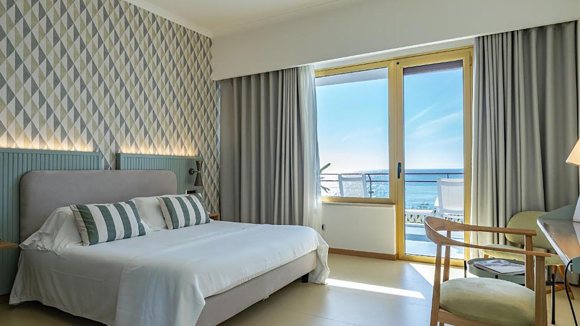 Reginna-Palace-2024-Superior-Room-001-121997-Hybris