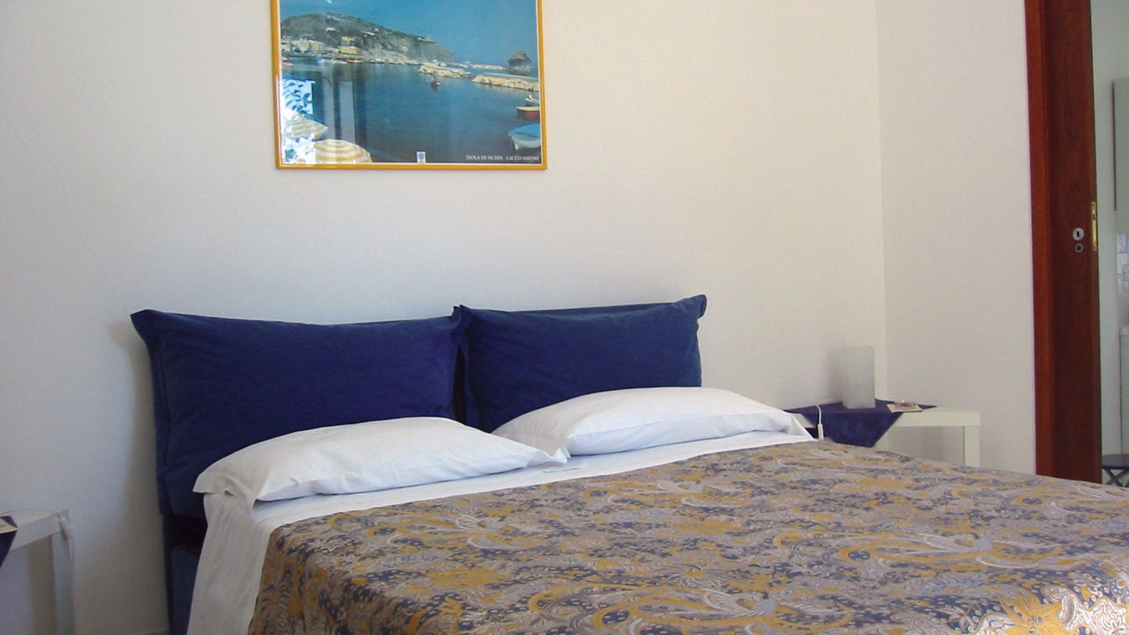 NAP.S.2007.101928.025.jpg-Hybris