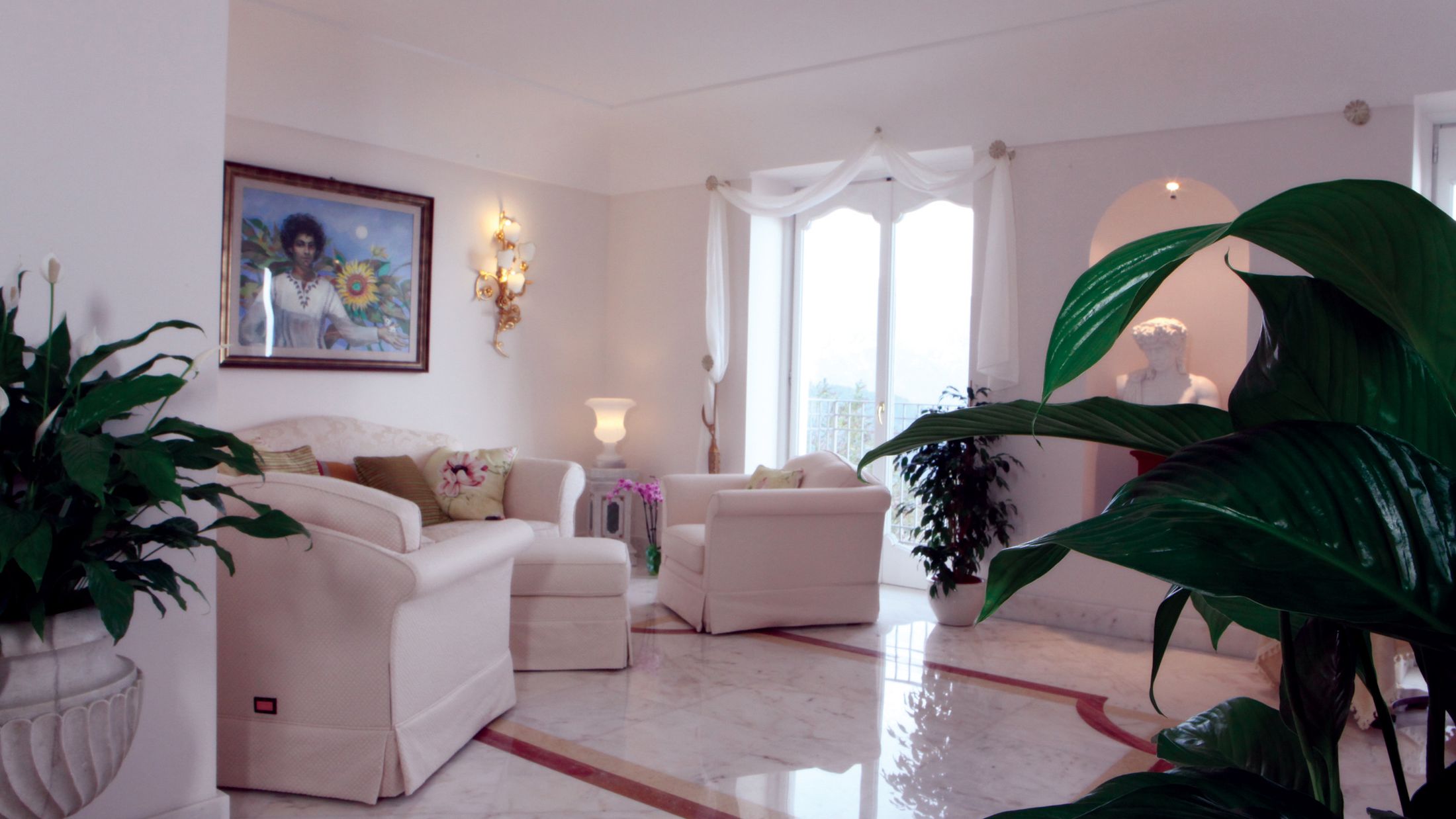 NAP.A.2010.118750.002.jpg-Hybris