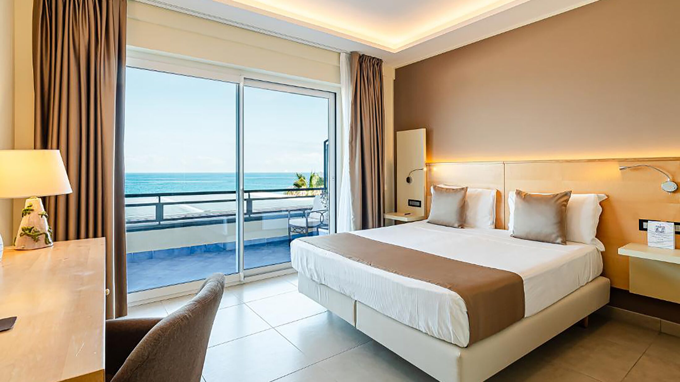 GH-Santa-Maria-2024-Deluxe-Room-001-121977-Hybris