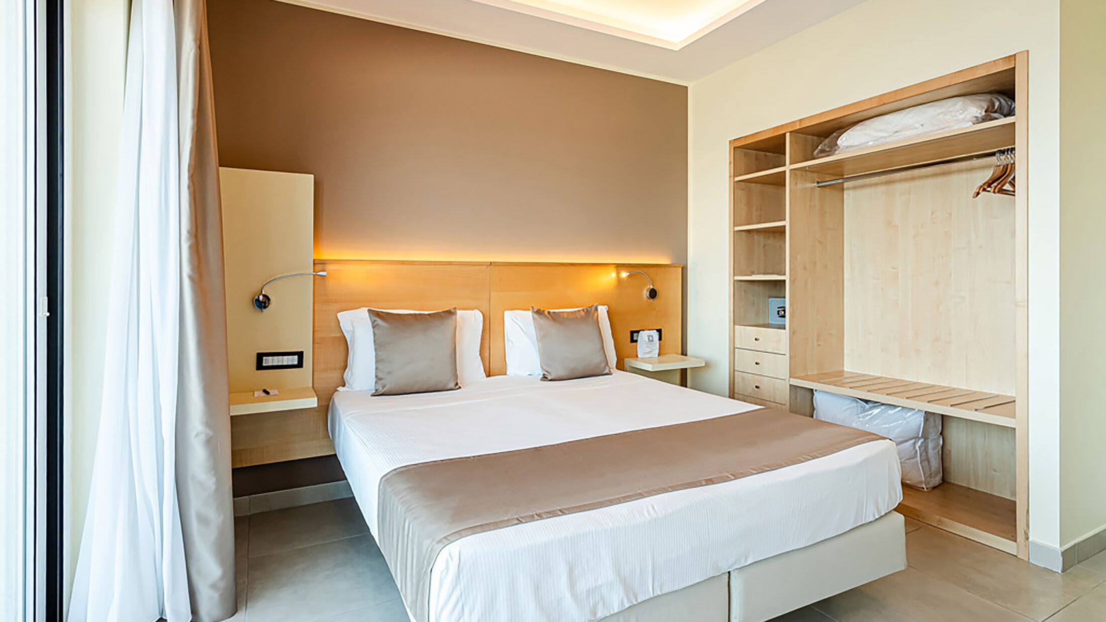 GH-Santa-Maria-2024-Superior-Room-001-121977-Hybris