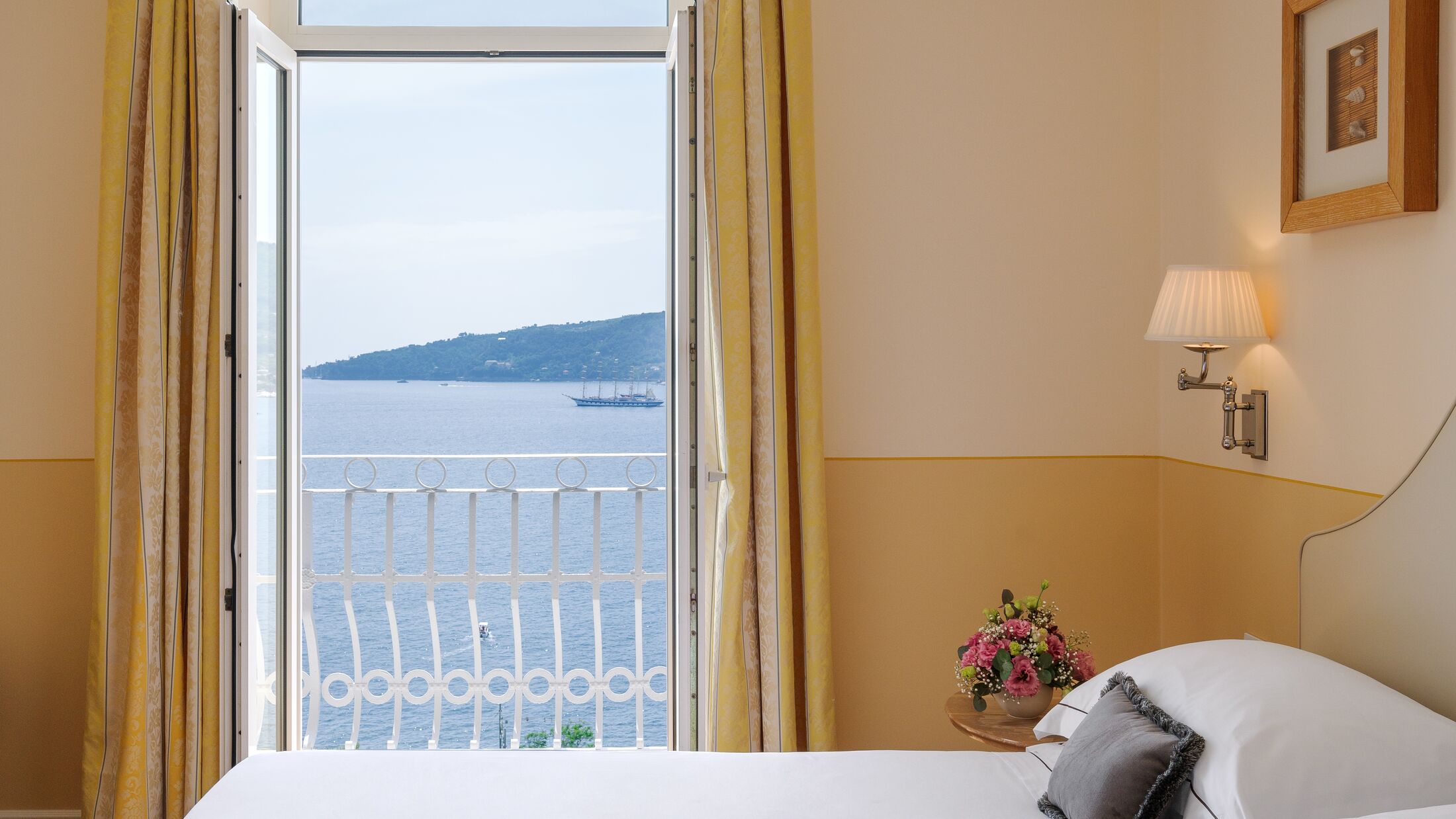 Grand-Bristol-2024-Deluxe-Room-Sea-View-003-114979-Hybris