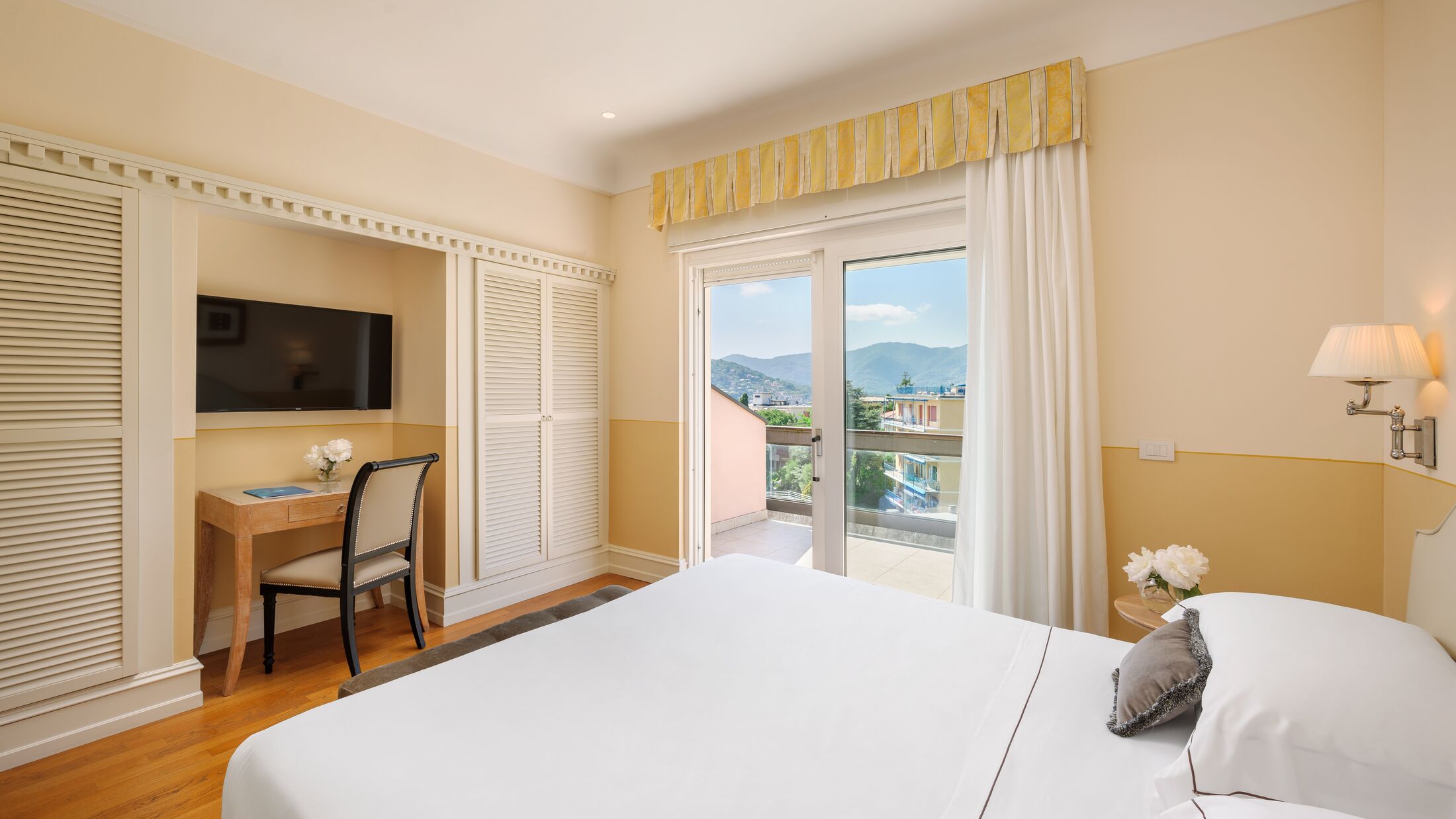 Grand-Bristol-2024-Prestige-Room-Side-Sea-View-001-114979-Hybris