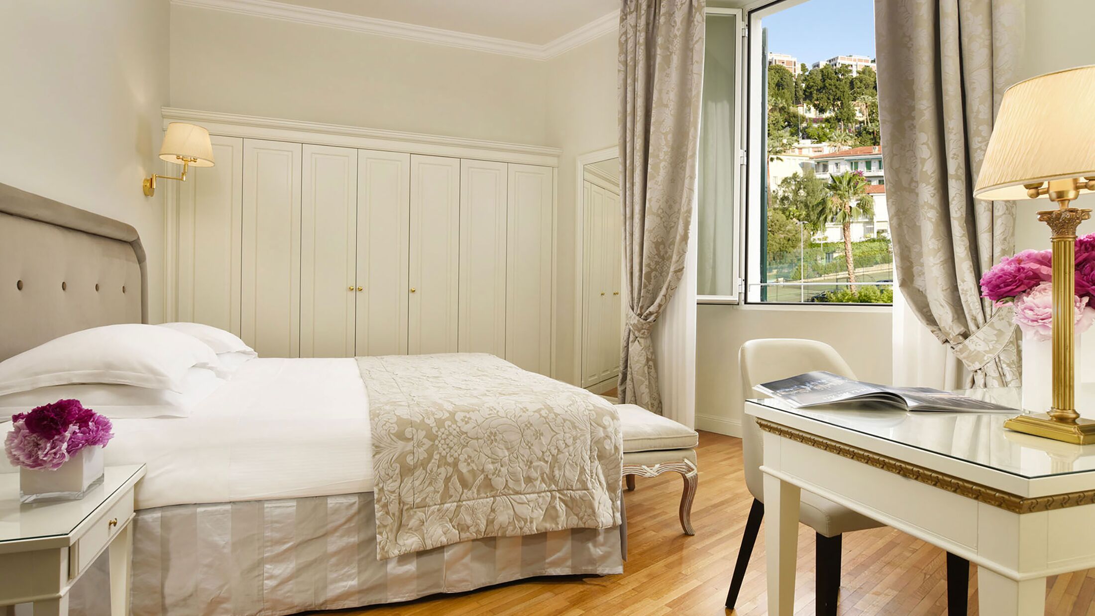 Royal-San-Remo-2024-Standard-Room-Hill-View-001-114982-Hybris