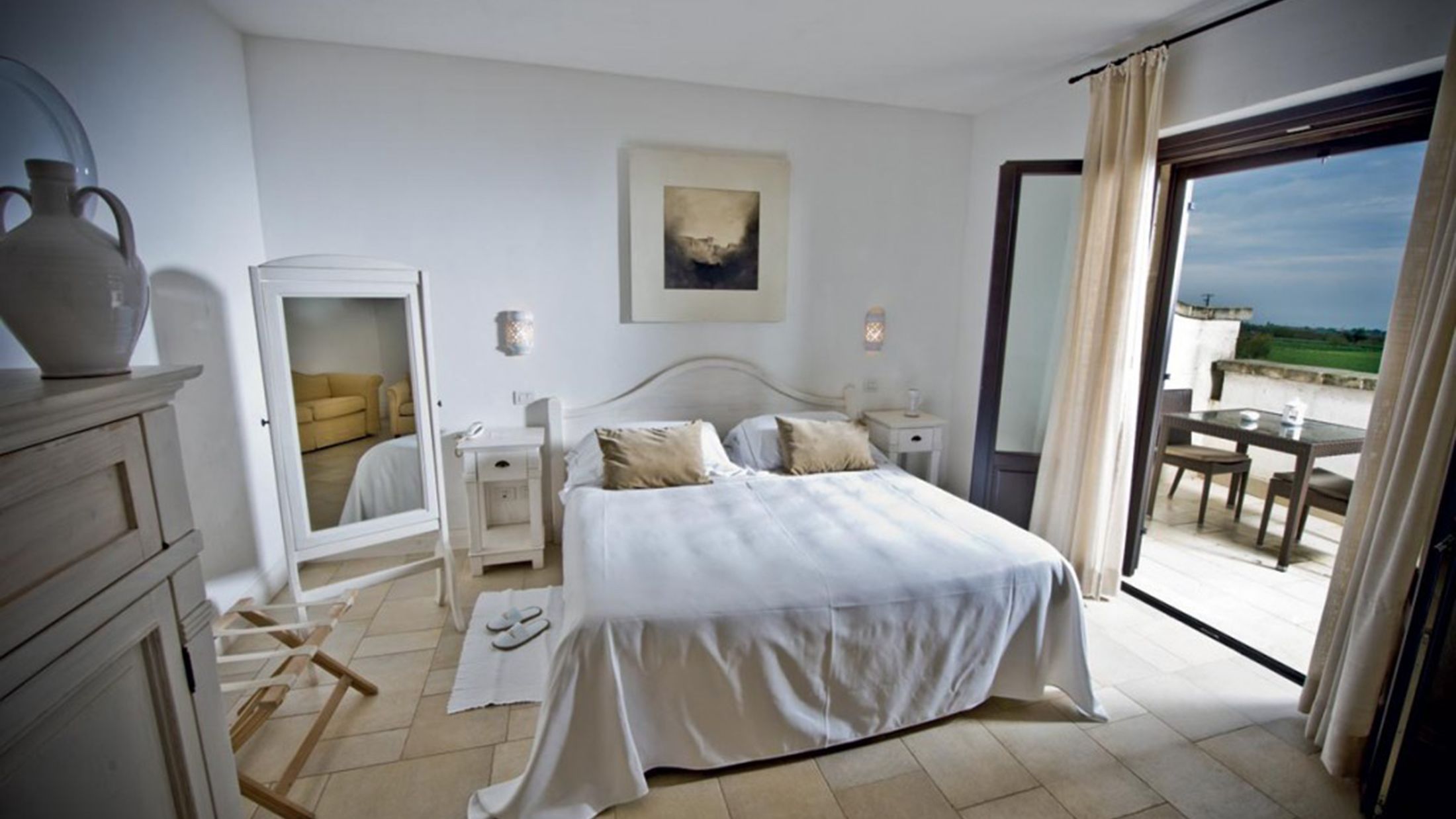 120130-Junior Suite-001-Hybris