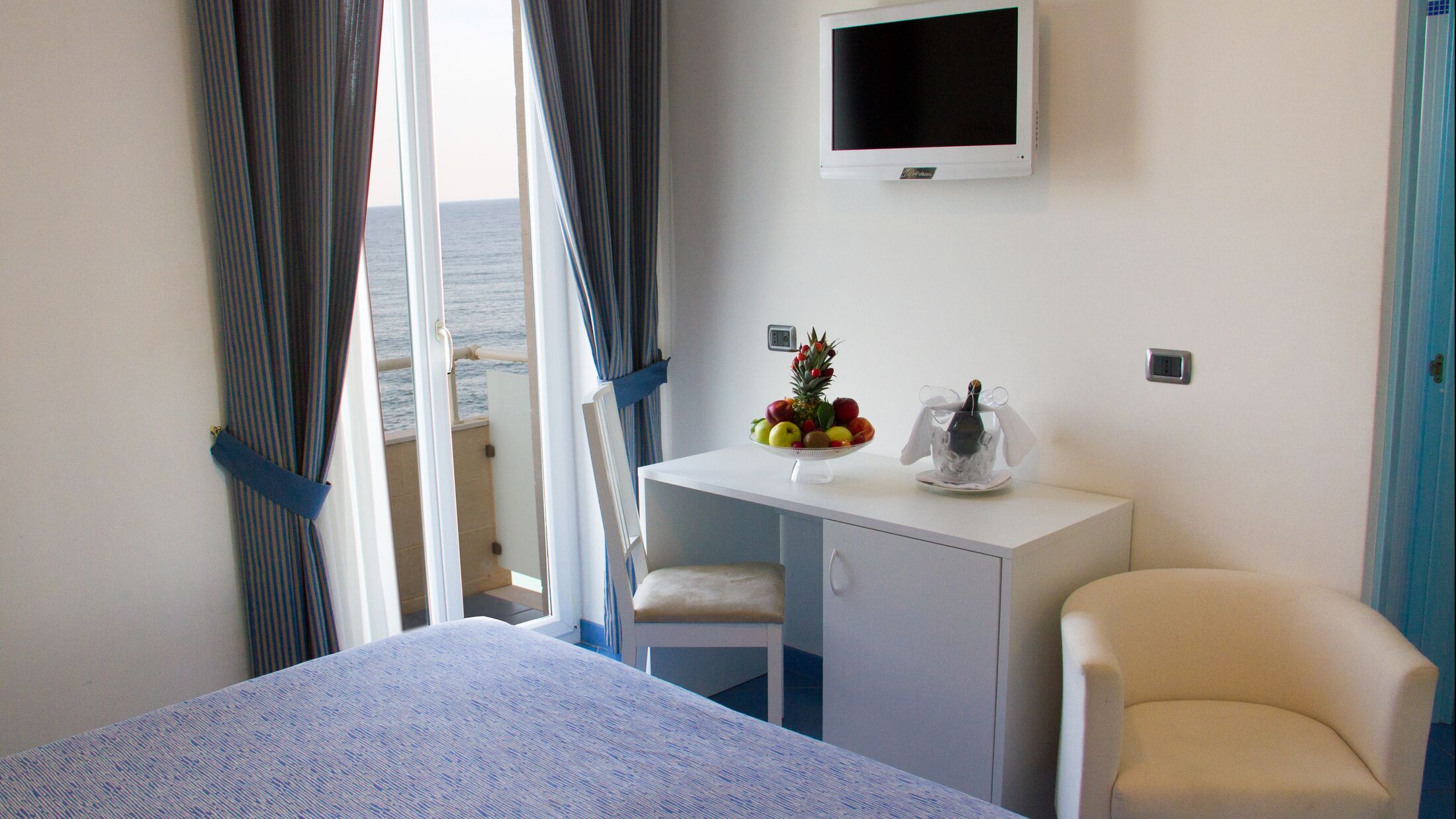 La-Sorgente-2024-Bedroom-003-121127-Hybris