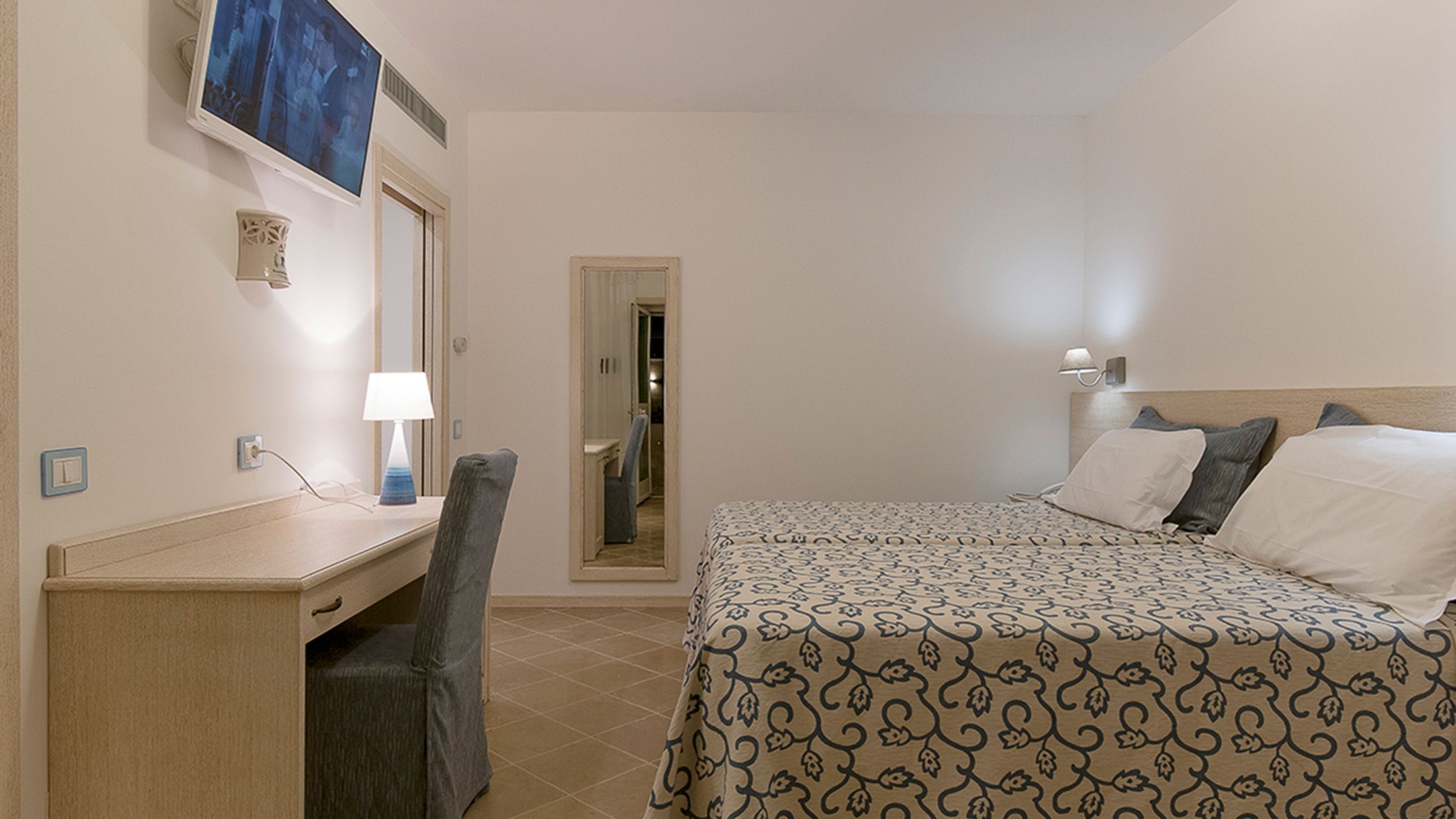 121355-Twin-Room-002-Hybris